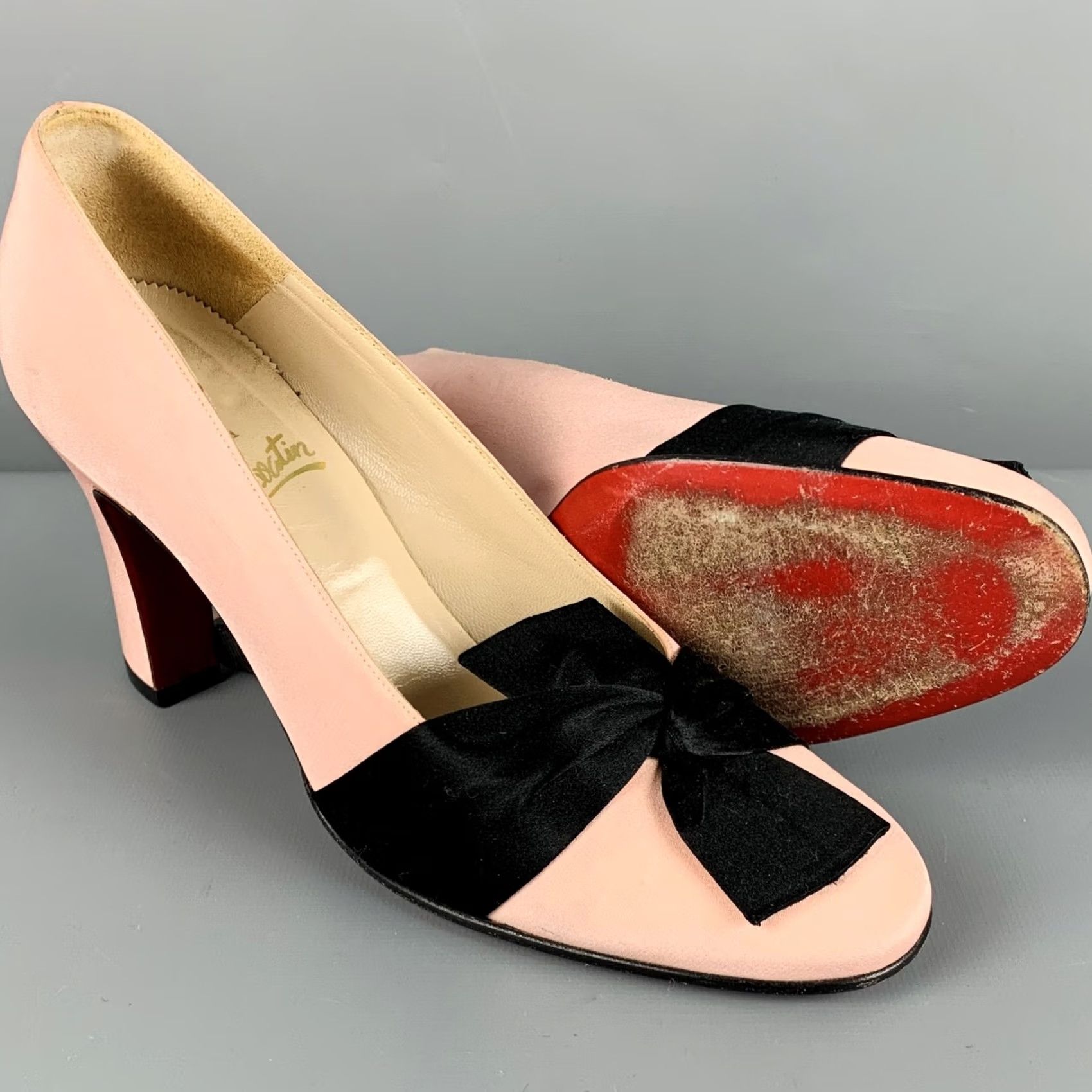 Christian Louboutin CHRISTIAN LOUBOUTIN Pumps Pink Fabric Bow 7.5 Women's Shoes Italy Leather? Satin Bow Pump Women 7.5 Pink Black Fabric Bow Pumps Size US 8 / IT 38 - 5 Thumbnail