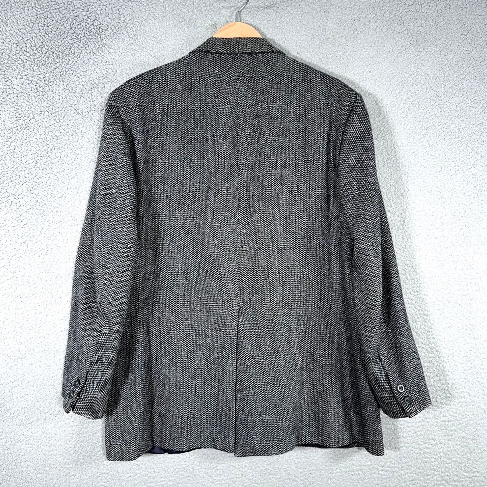 Brooks Brothers VINTAGE Brooks Brothers Blazer Mens 44 Gray Wool Tweed Single-Breasted Two-Button Notch Lapel USA Made USA Mens Jacket Blazer Office Preppy 90s? Size 44R - 3 Thumbnail