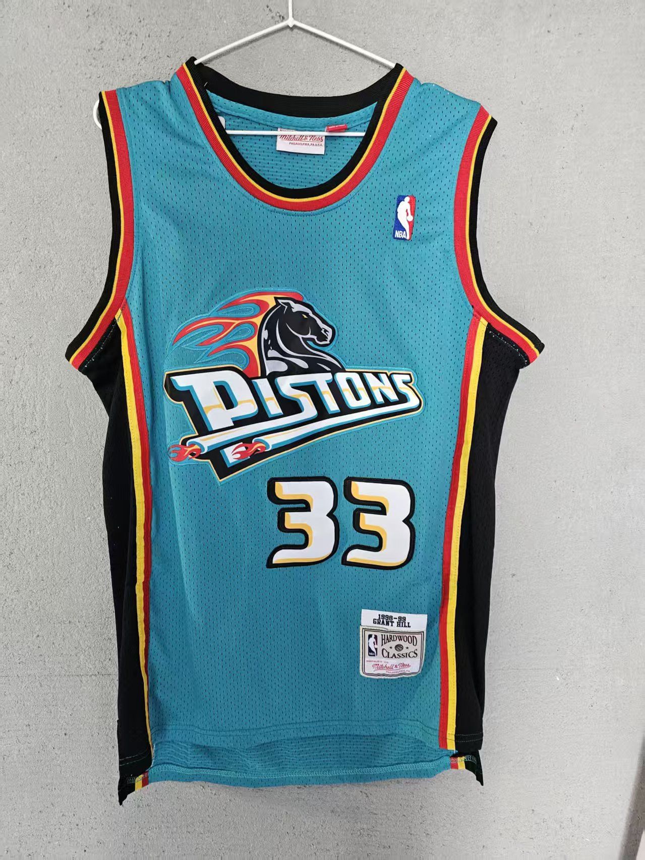 NBA Detroit Pistons #33 Grant Hill Jersey Size US XL / EU 56 / 4 - 1 Thumbnail