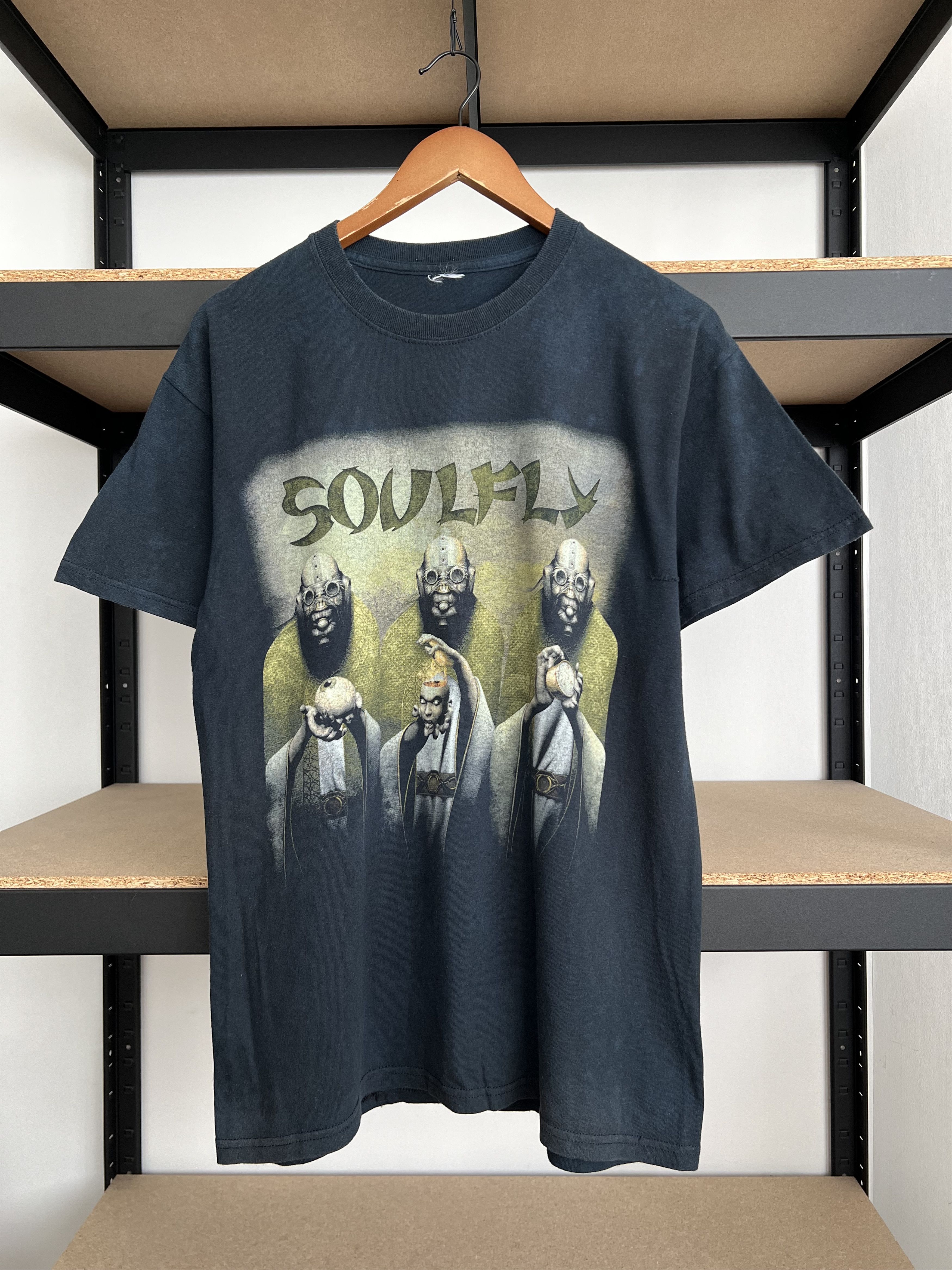 Band Tees Vintage 2010 Soulfly Omen Europe Tour Promo T-shirt Size US L / EU 52-54 / 3 - 1 Thumbnail