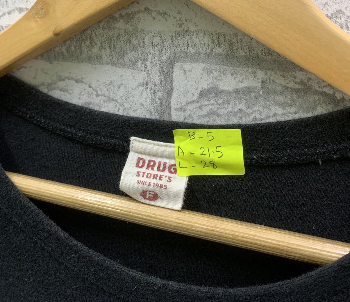 Japanese Brand Vintage Drug Stores Stripe Pocket T-shirts Size US L / EU 52-54 / 3 - 6 Thumbnail