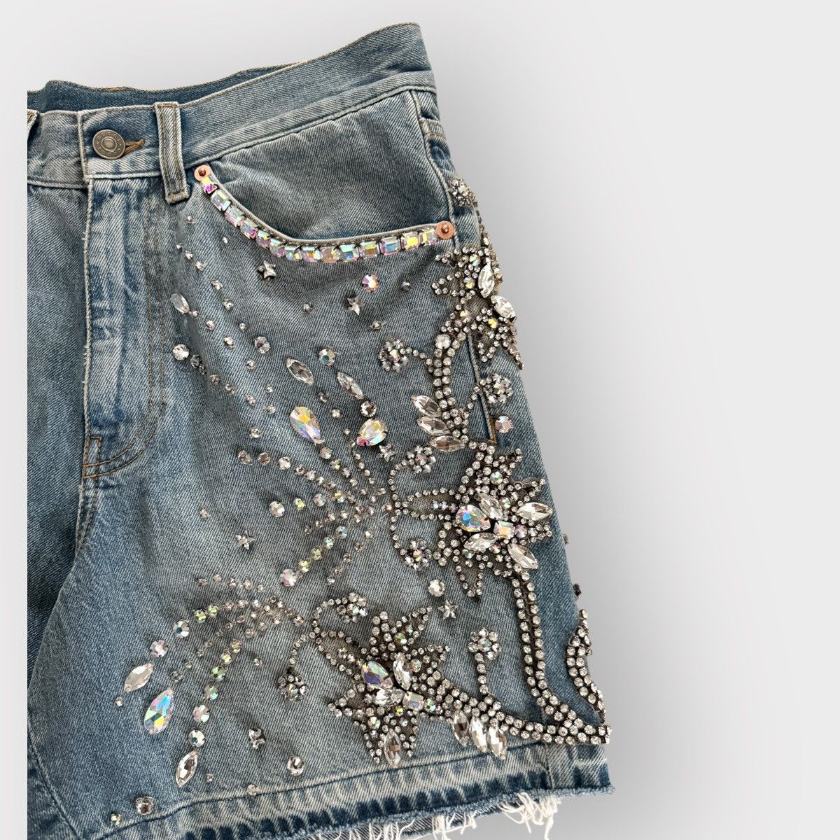 Gucci STEAL! Gucci Blue Stud Embellished Denim Shorts (30) Size US 30 / EU 46 - 3 Thumbnail