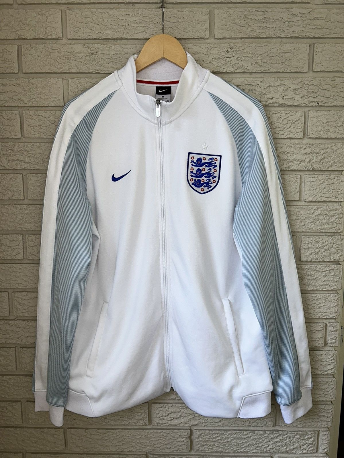 Nike Vintage Nike England 2010 Retro Zip Up Jacket Size US XL / EU 56 / 4 - 1 Thumbnail