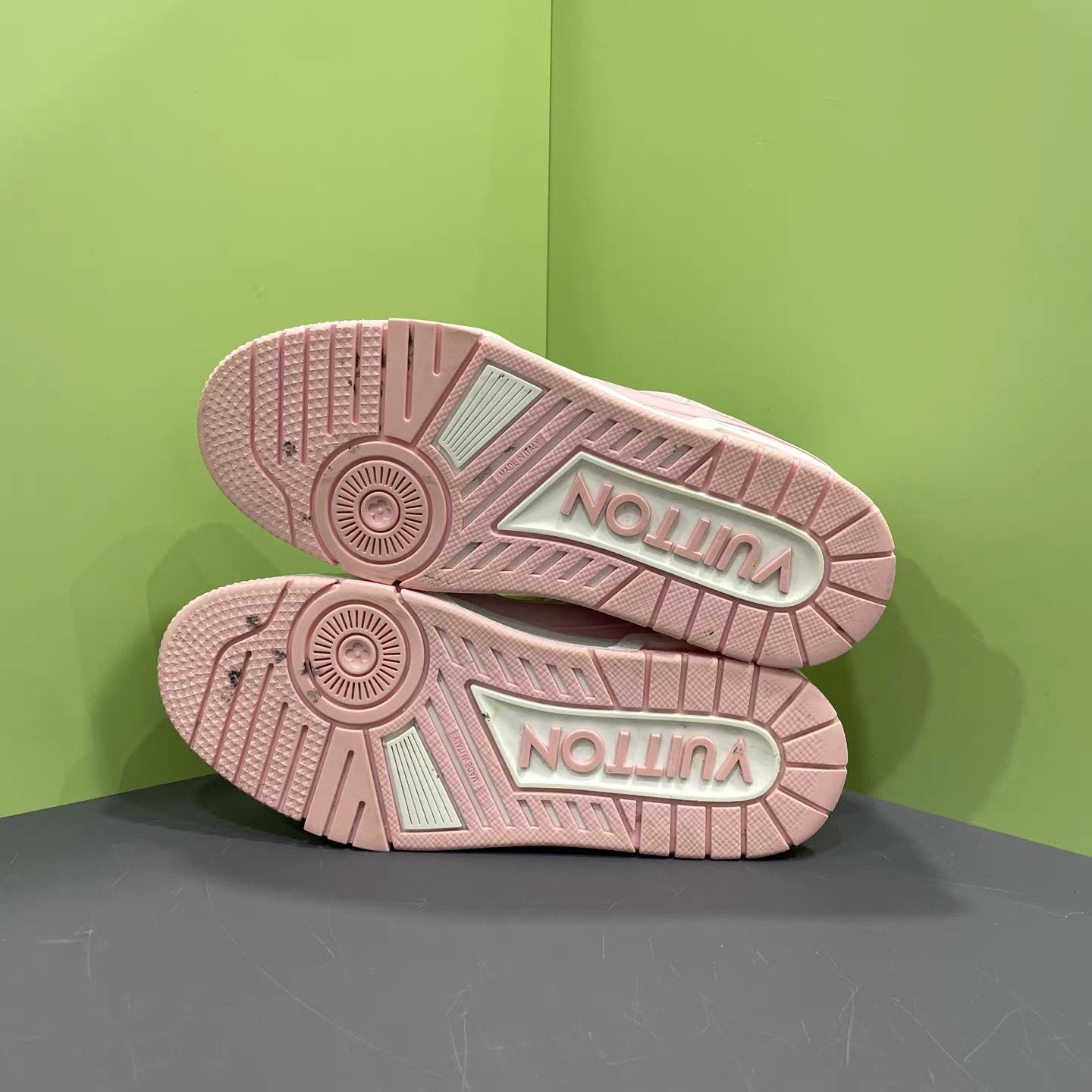 Louis Vuitton LOUIS VUITTON LV Trainer White & Rose Pink K15 Size US 8 / IT 38 - 8 Thumbnail