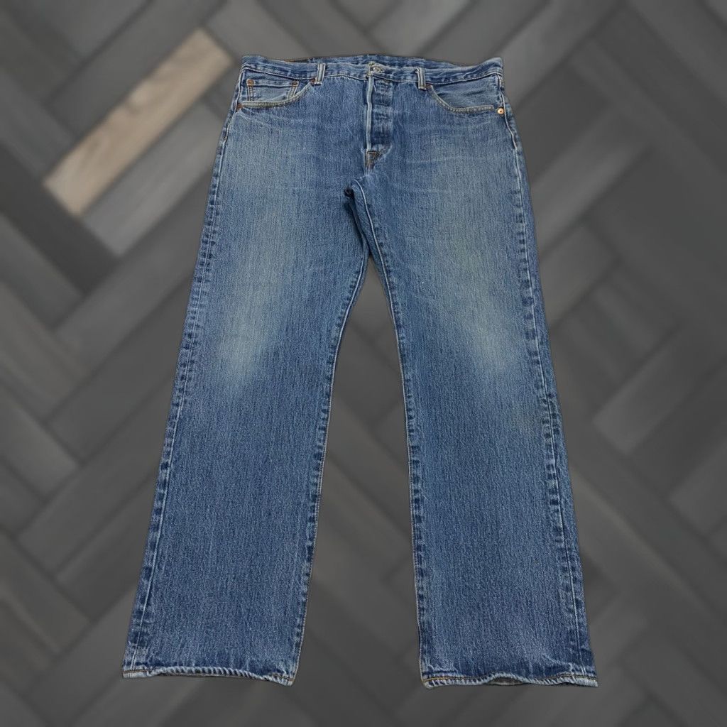 Levi's VINTAGE Levi's 501 Original Fit Jeans Men W38 L30 Blue Denim Button Fly Five Pocket Straight Regular Denim Size US 38 / EU 54 - 1 Thumbnail