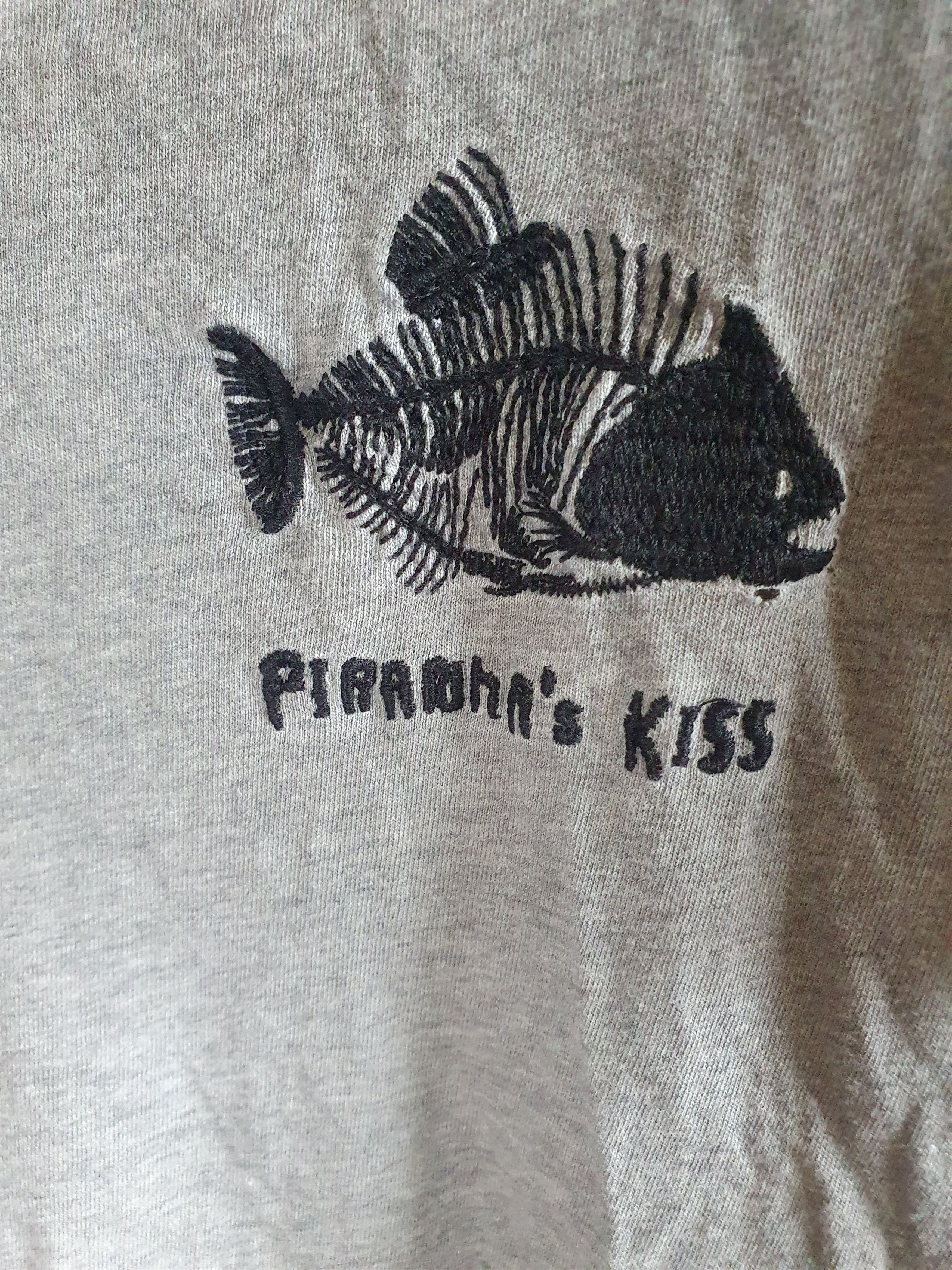Dirk Bikkembergs Dirk Bikkemberg Piranha's Kiss Distress V-neck tee sz S/M? Size US M / EU 48-50 / 2 - 2 Thumbnail