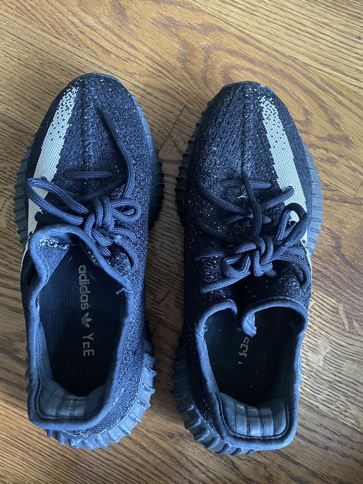 Adidas × Kanye West adidas YEEZY BOOST 350v2 Oreo Size US 6 / EU 39 - 17 Thumbnail