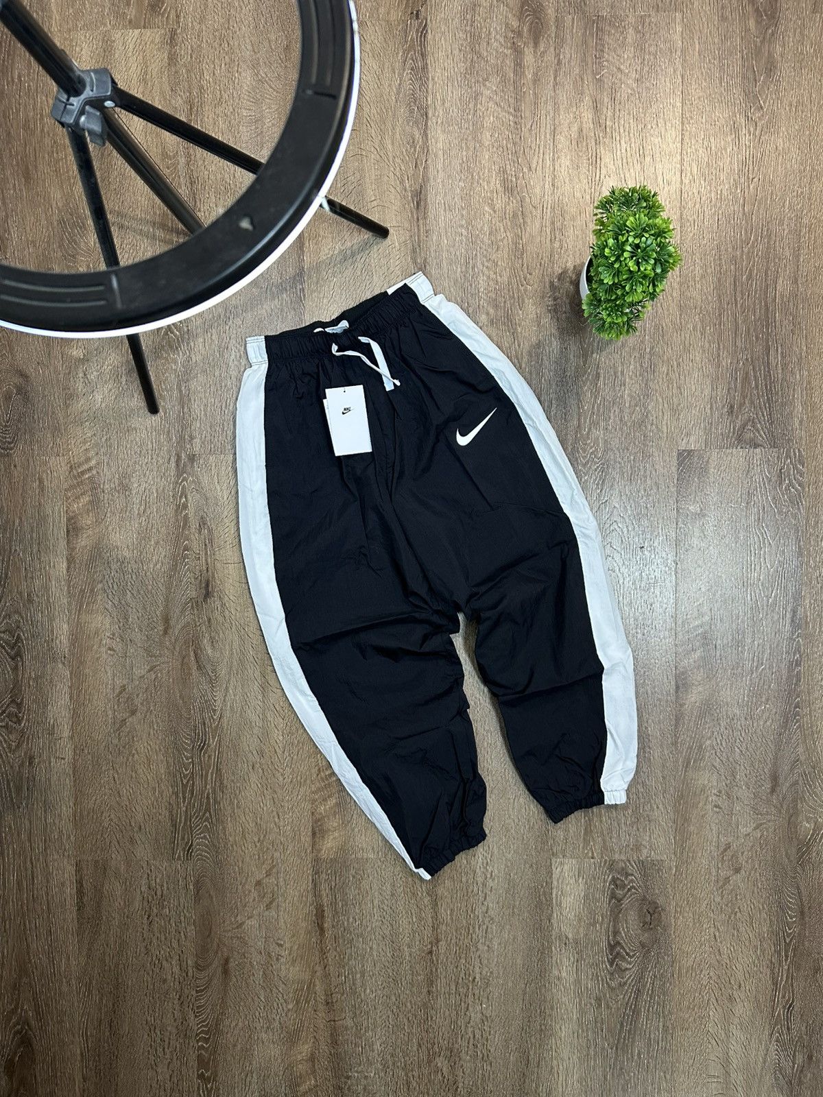 Nike Nike Nylon Pants Size 28" / US 6 / IT 42 - 1 Thumbnail