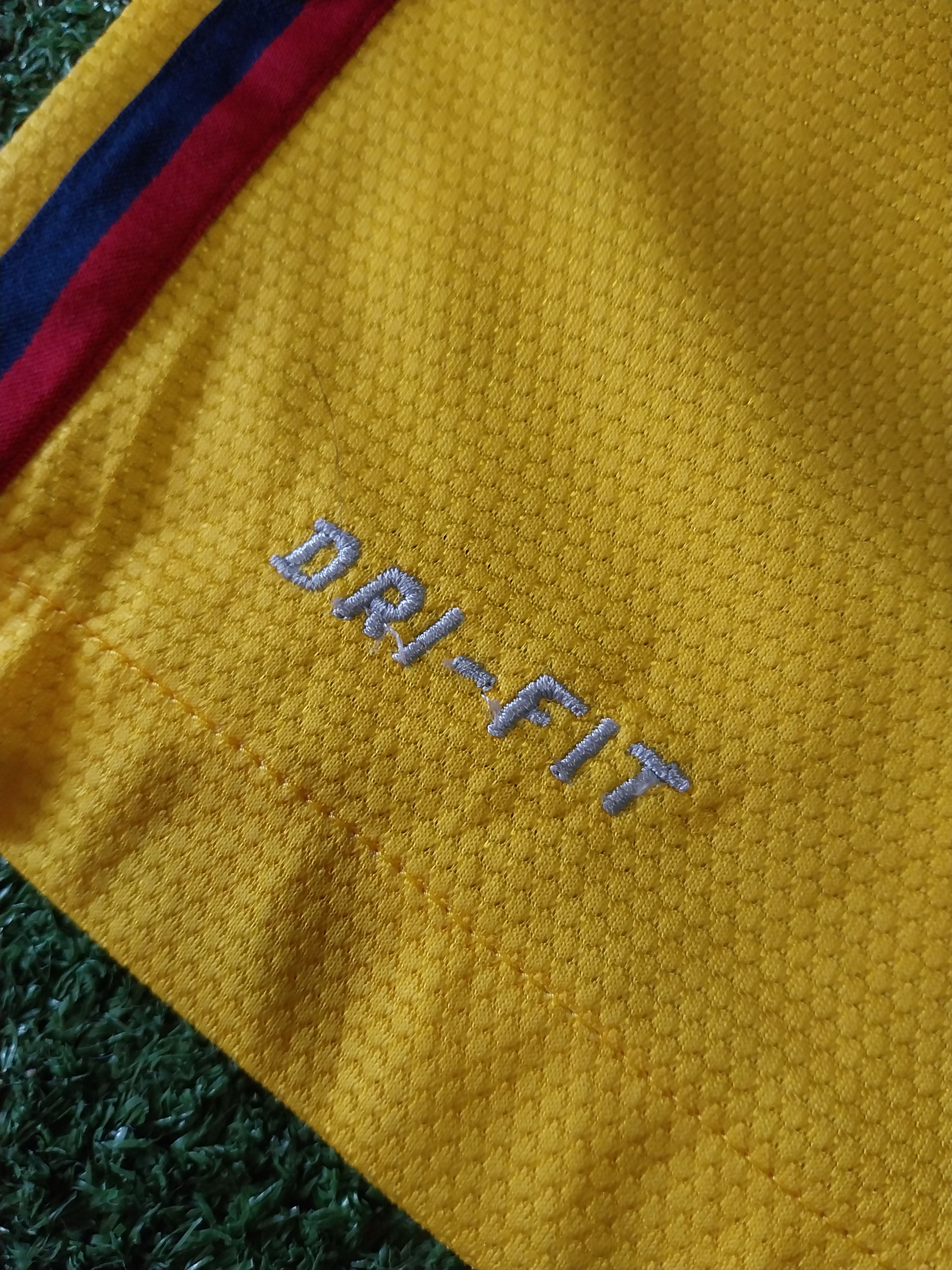 Nike Barcelona away 2012/2013 lionel messi jersey football Size US M / EU 48-50 / 2 - 6 Thumbnail