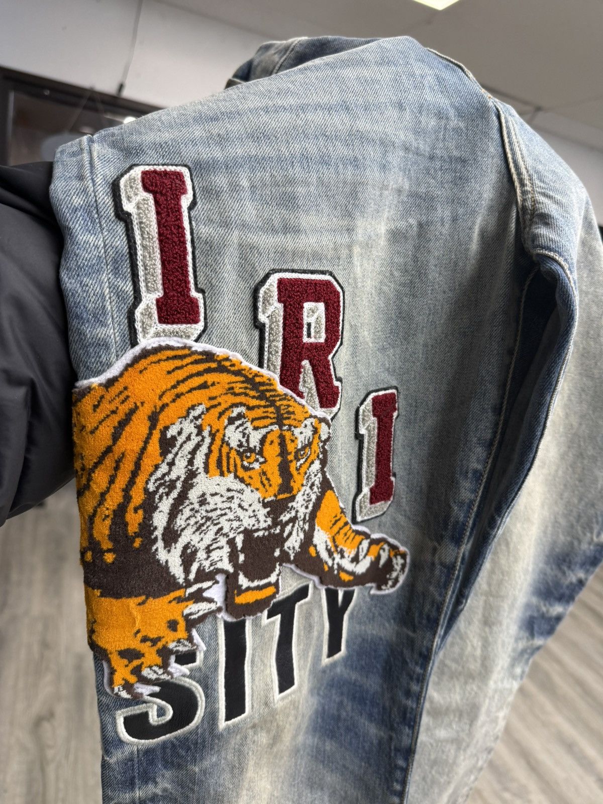 Amiri Amiri - Varsity Tiger Straight Leg Jeans Size US 30 / EU 46 - 3 Thumbnail