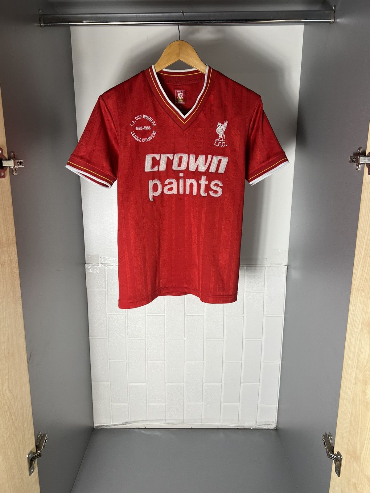 Vintage VERY RARE FC LIVERPOOL ENGLAND SOCCER JERSEY RETRO Y2K 90s Size US S / EU 44-46 / 1 - 2 Thumbnail