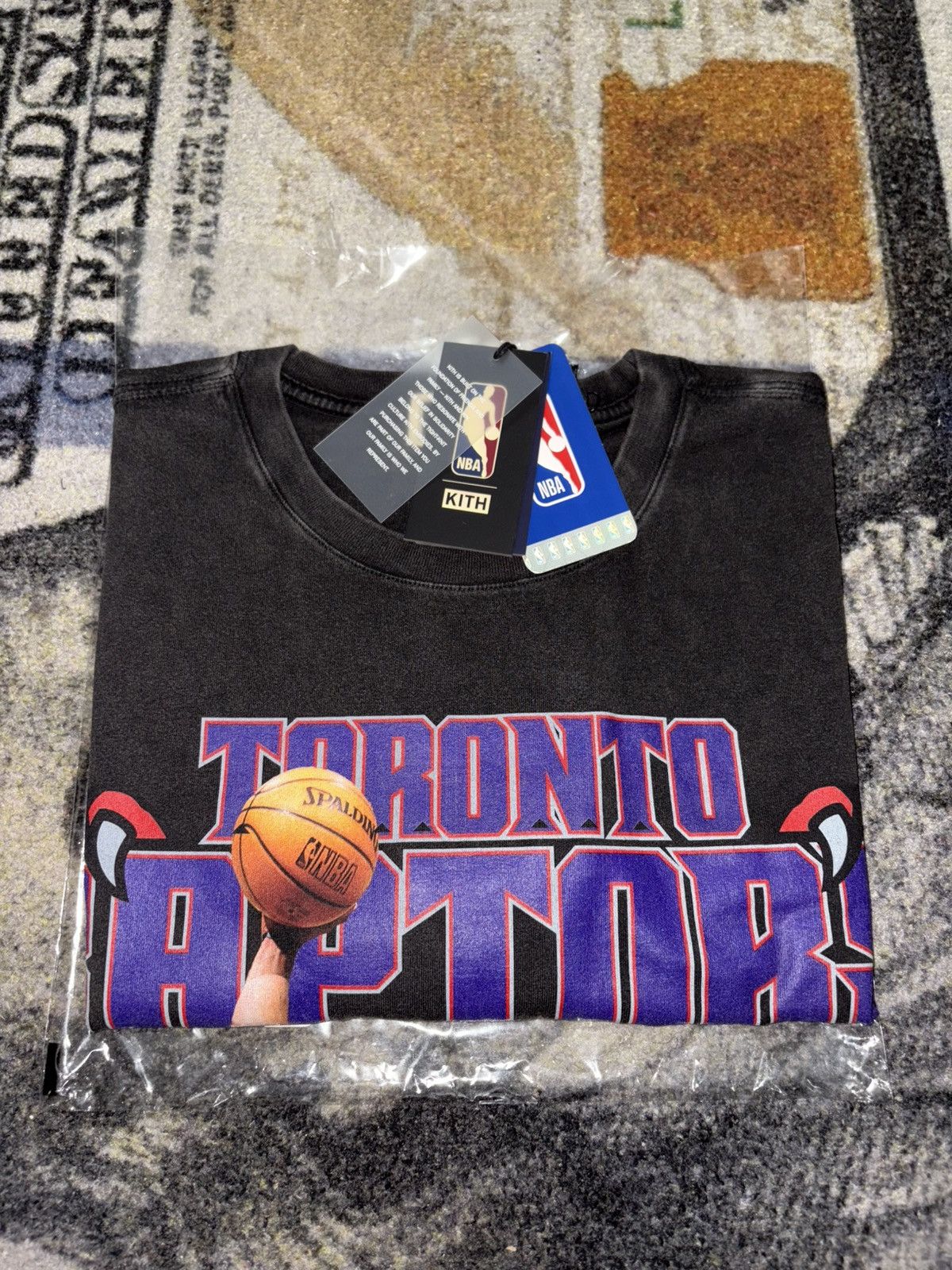 Kith × NBA KITH X TORONTO RAPTORS VINCE CARTER VINTAGE TEE - BLACK Size US L / EU 52-54 / 3 - 2 Thumbnail