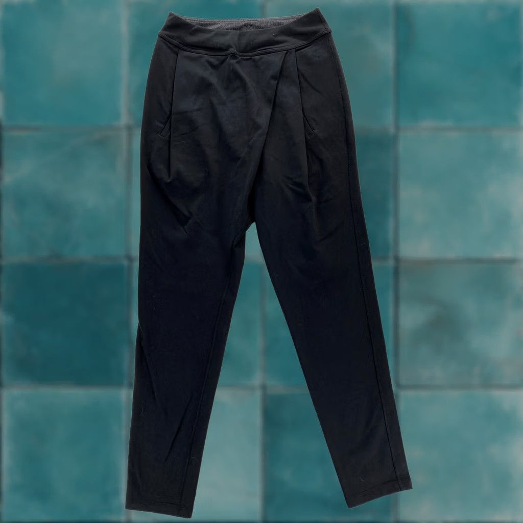 Lululemon Lululemon It’s a Wrap Pant Women's 6 Black Stretch Pull On Skinny Ankle Yoga Gym Size 42" / US 20 - 1 Thumbnail