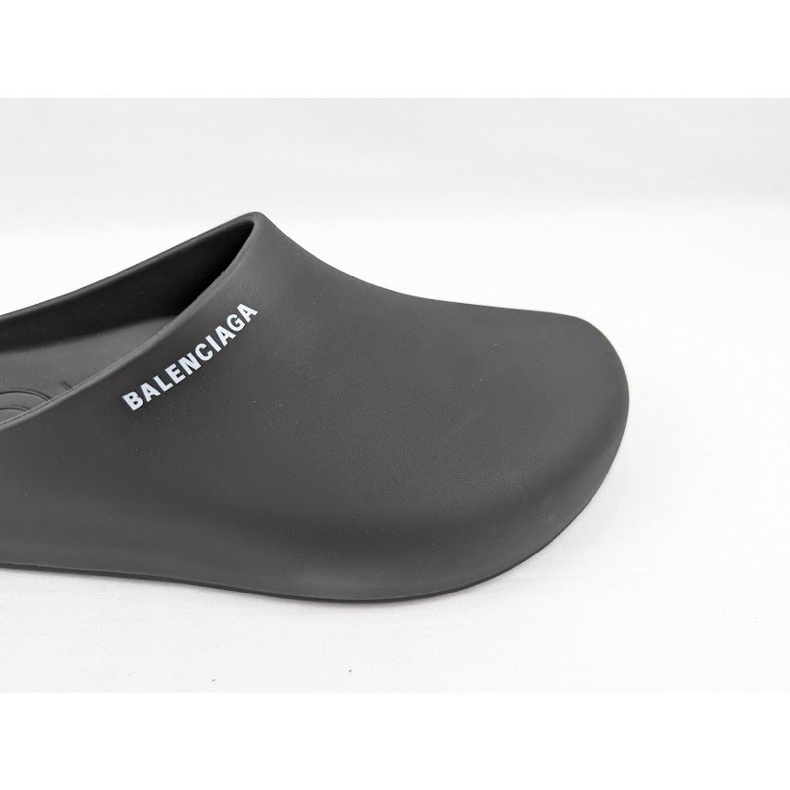 o1rshd1 Q:4 / Pool Closed Logo Slides in Black/White