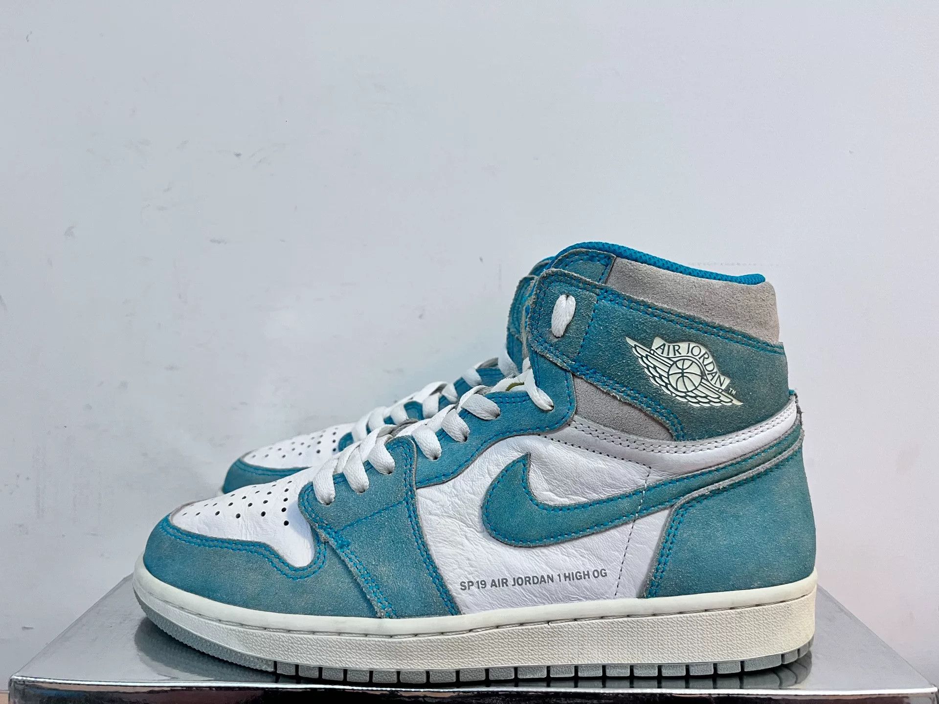 Nike Nike AJ1 Green Lowtop Sneakers 9 Men Size US 9 / EU 42 - 1 Thumbnail