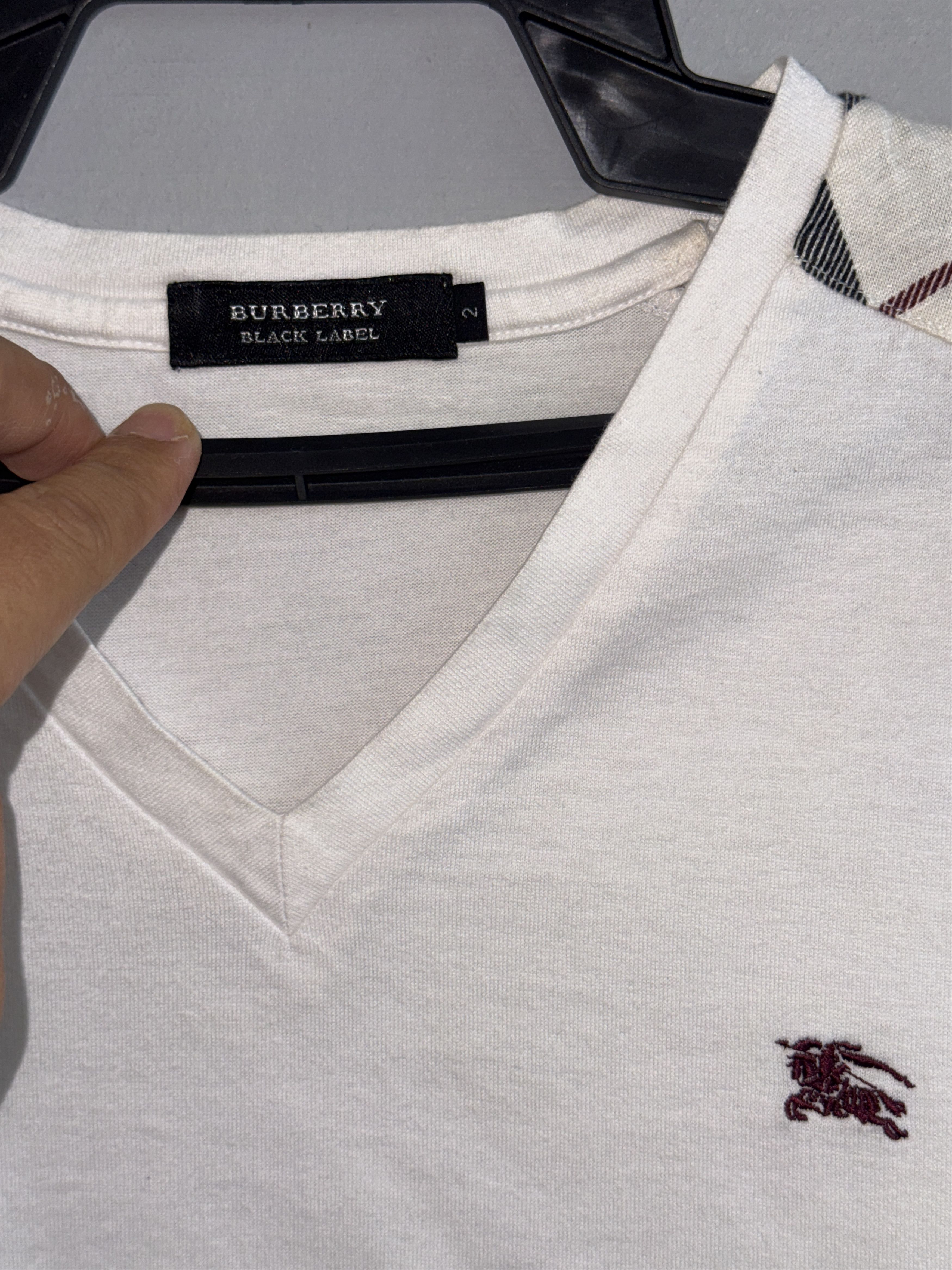 Burberry Burberry Nova Checkred V Neck T-Shirt Size XS / US 0-2 / IT 36-38 - 3 Thumbnail