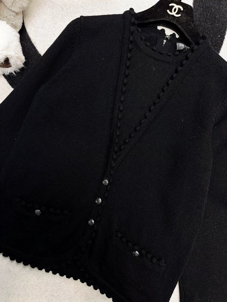 Chanel Chanel Black fake two-piece cashmere sweater Size XS / US 0-2 / IT 36-38 - 3 Thumbnail
