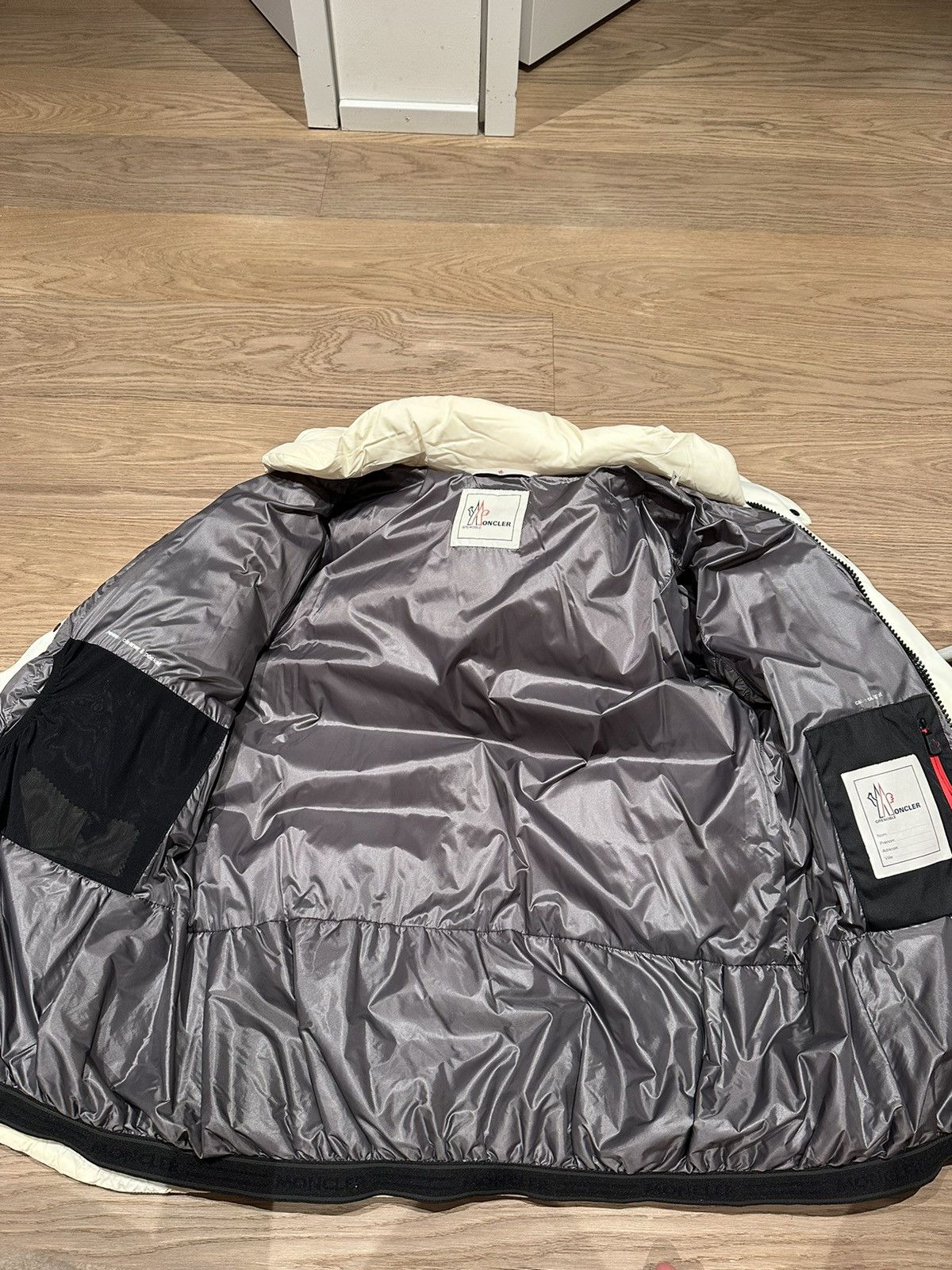 Moncler Moncler Grenoble White Size US L / EU 52-54 / 3 - 6 Thumbnail