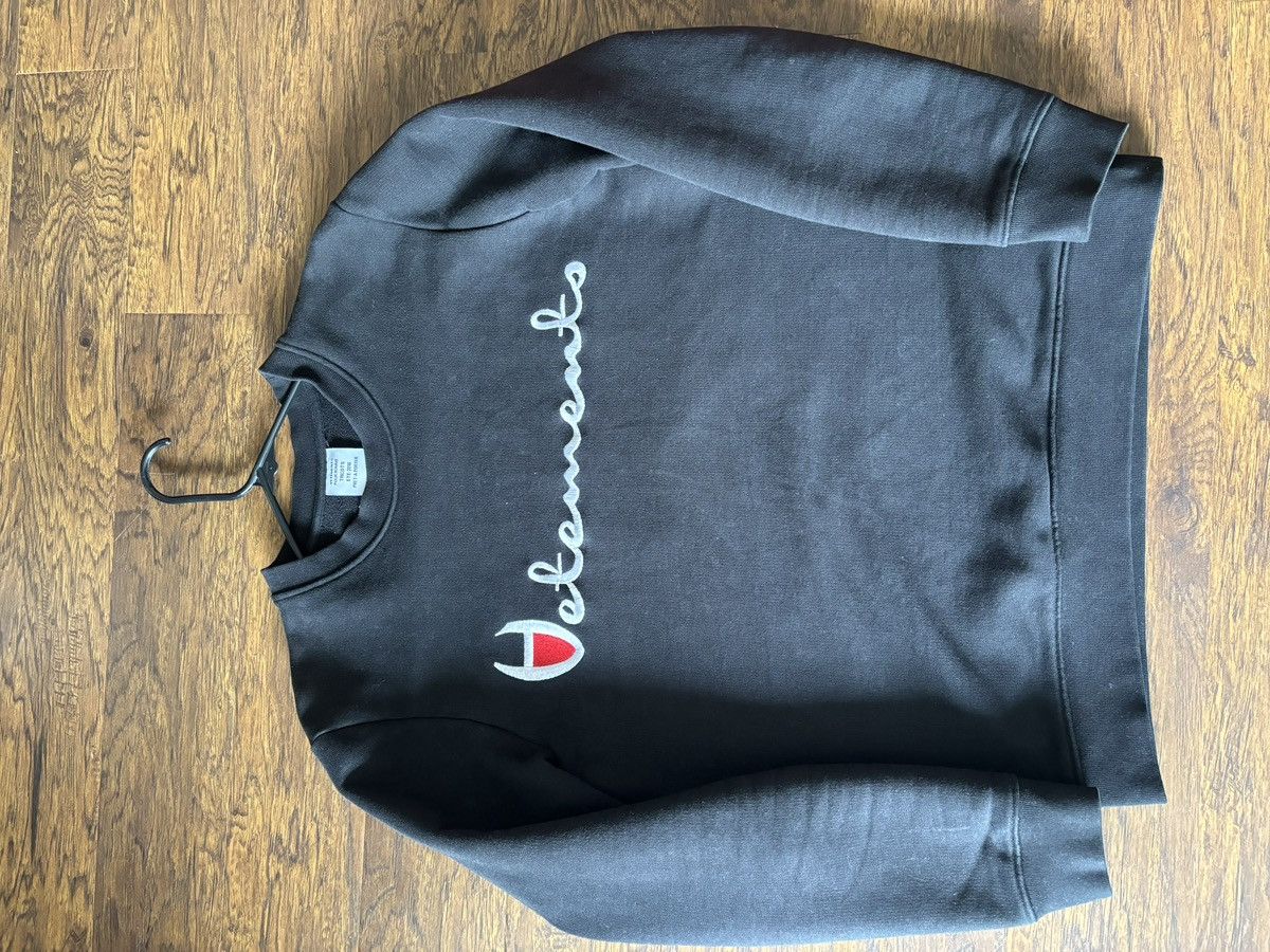 Vetements Vetements x Champion Crewneck Size US M / EU 48-50 / 2 - 1 Thumbnail