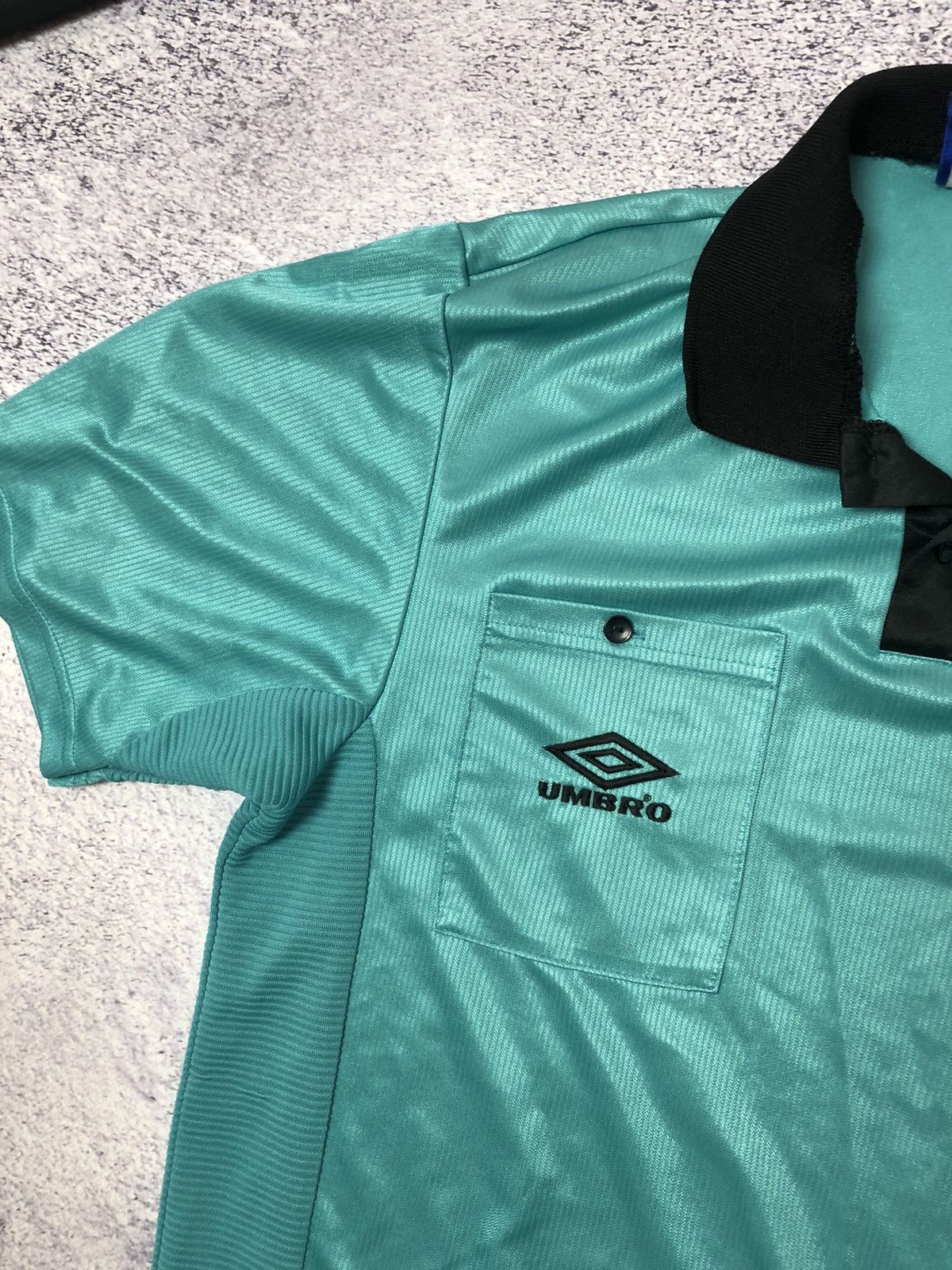 Umbro Men’s vintage soccer jersey judge Umbro size Xl y2k football Size US XL / EU 56 / 4 - 3 Thumbnail