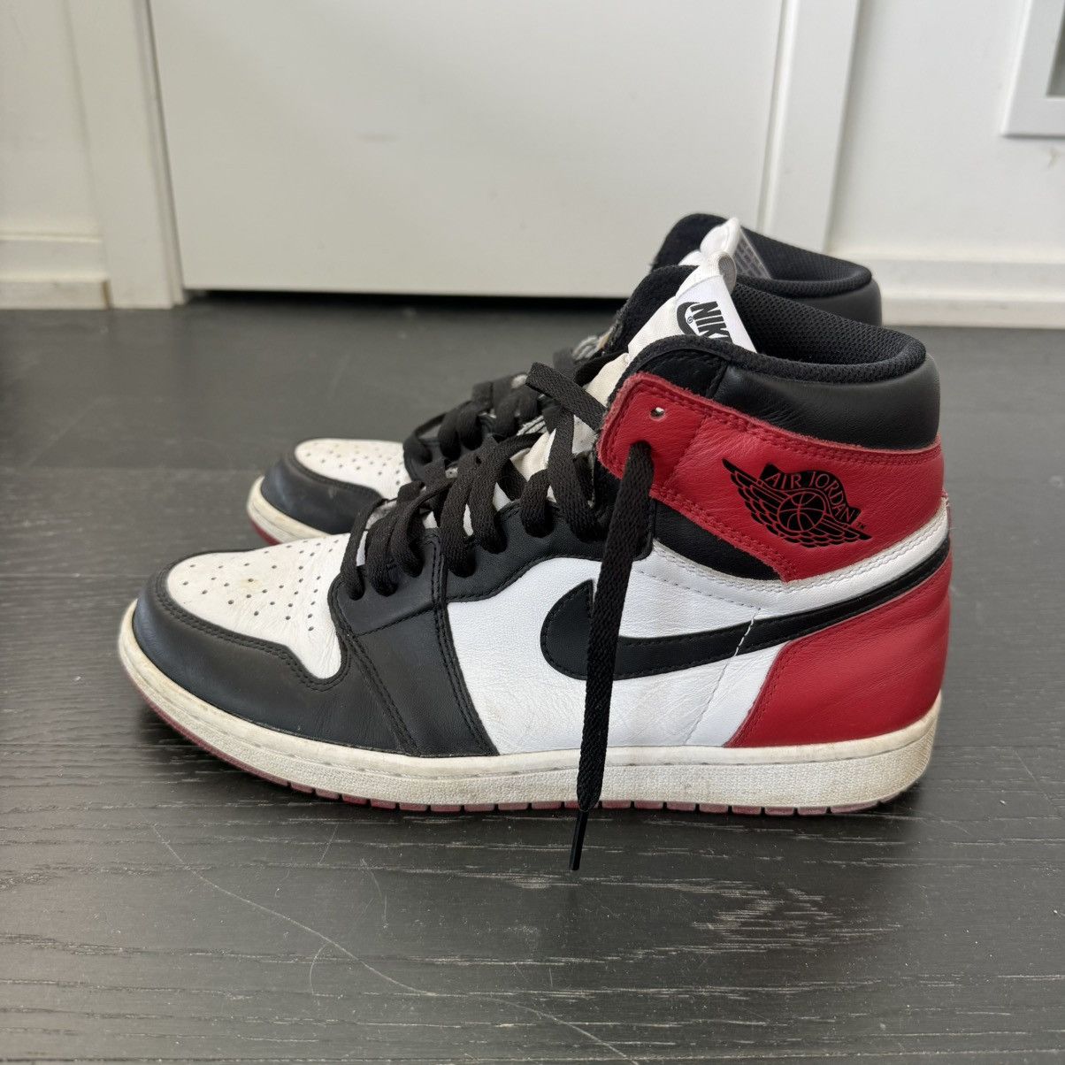 Jordan Brand 2016 Air Jordan 1 Retro High OG Black Toe Size US 10 / EU 43 - 4 Thumbnail
