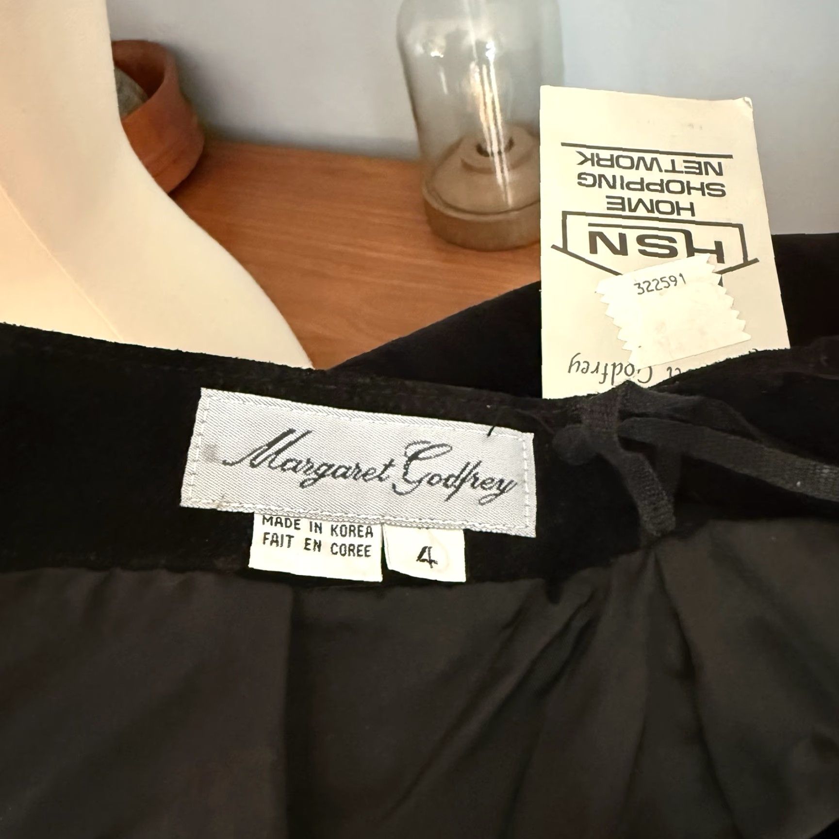 Vintage VINTAGE Margaret Godfrey Black Leather Suede Straight Pencil Skirt 4 Women Size 4 Knee Length Zipper Back Slit Lined 90s Boho Hippie City Classic Size 27" / US 4 / IT 40 - 7 Thumbnail