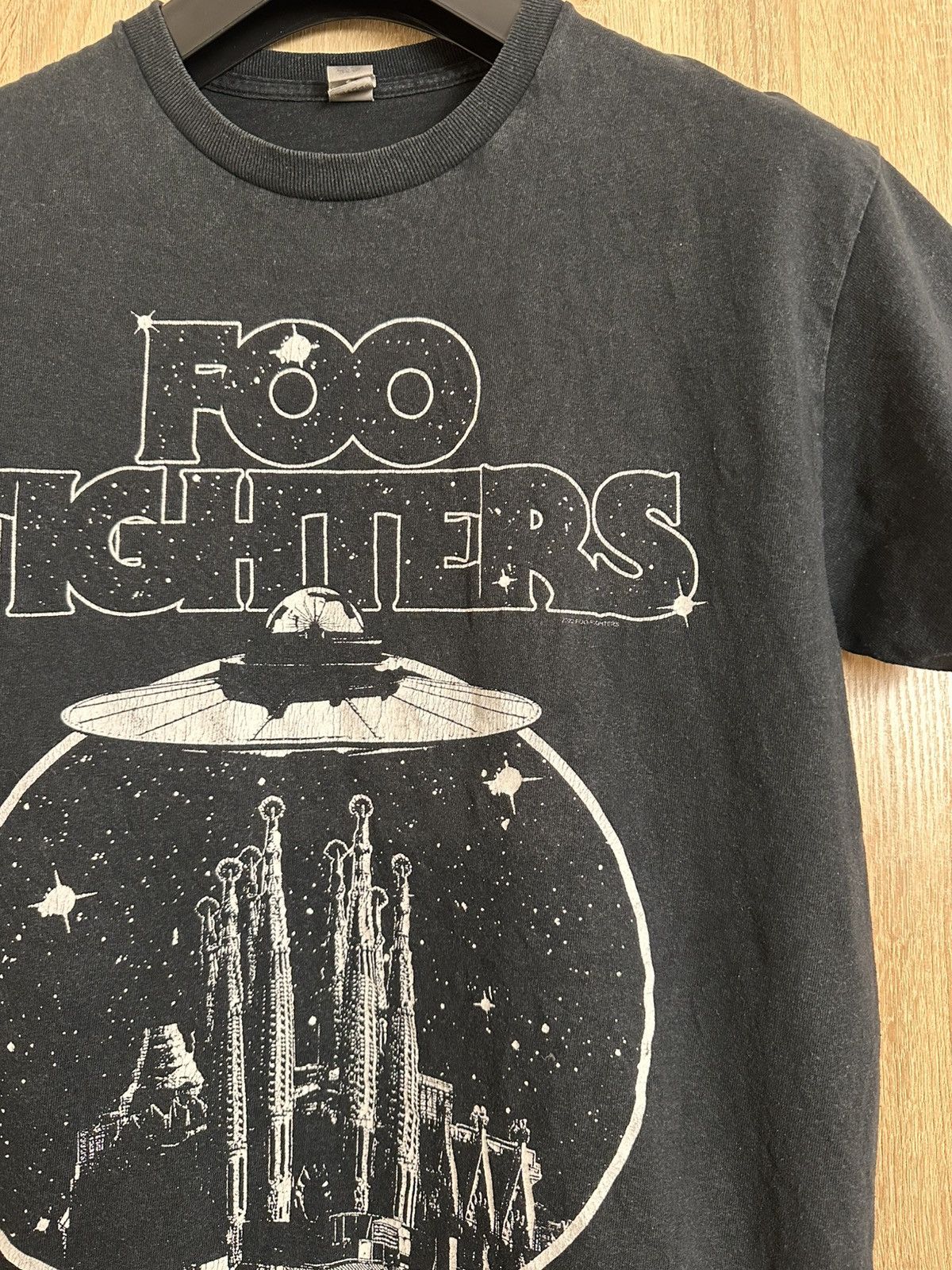 Band Tees 🔥 Foo Fighters UFO Aliens Art Band Rock T Shirt Space Tour Size US M / EU 48-50 / 2 - 3 Thumbnail