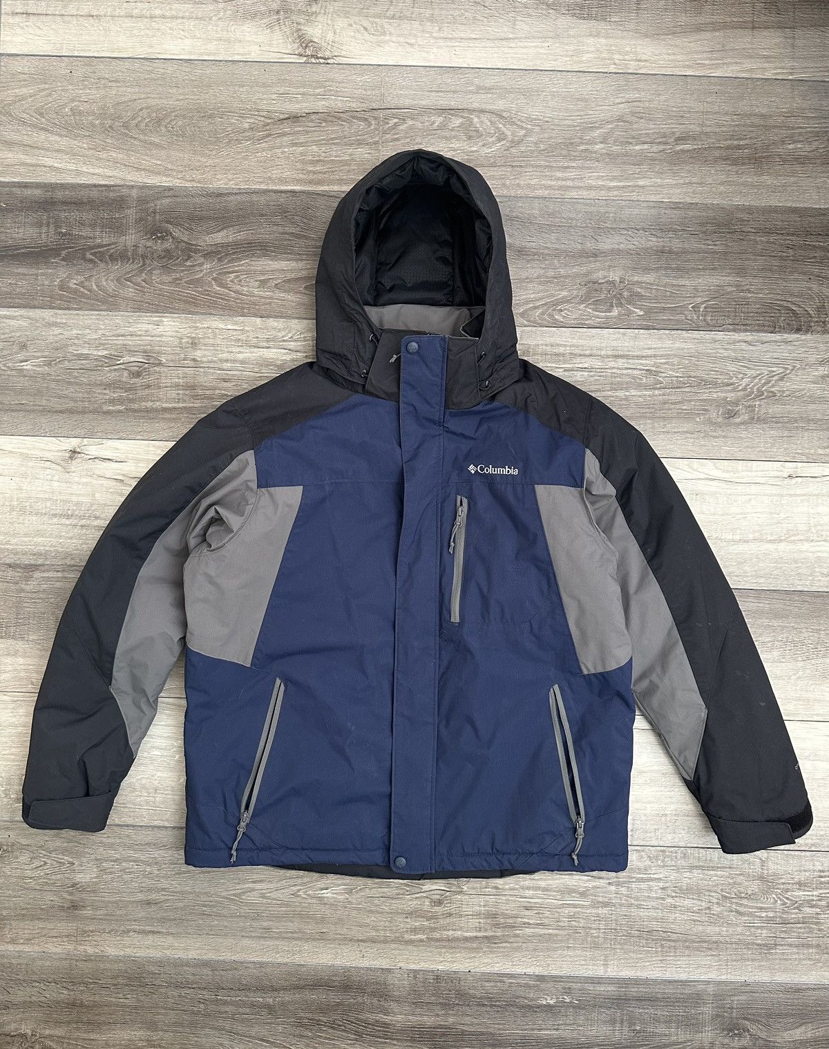 image of Gorpcore Columbia Dark Toned Black Blue Heavyweight Jacket, Men's (Size Large)
