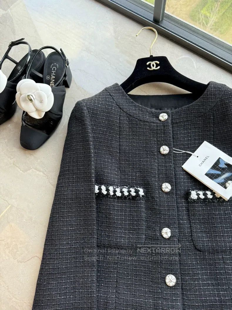 Chanel Chanel Black coat Size XS / US 0-2 / IT 36-38 - 2 Thumbnail