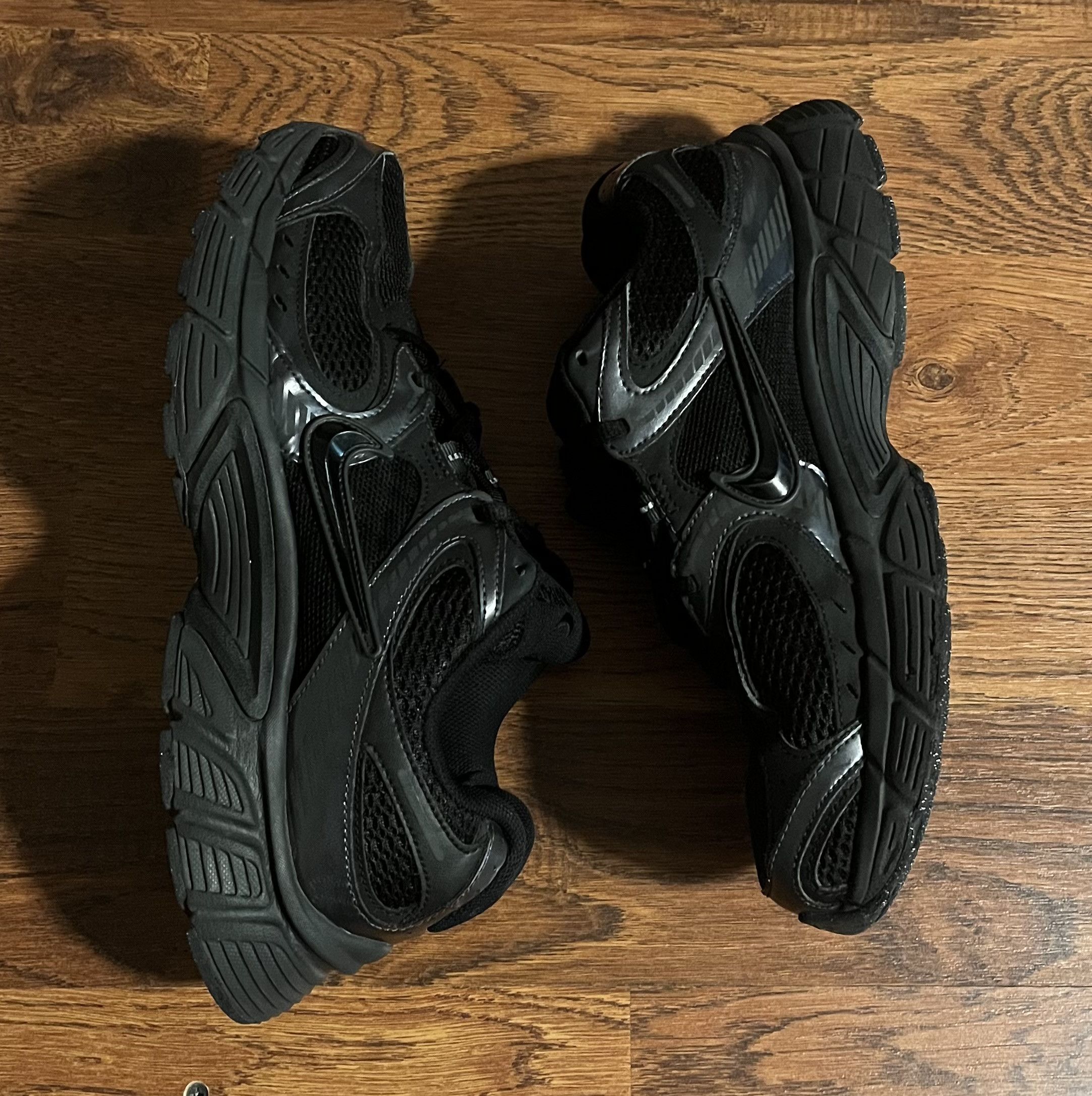 Nike Nike V2K Run Triple Black Anthracite Running Shoes Size US 10 / EU 43 - 3 Thumbnail