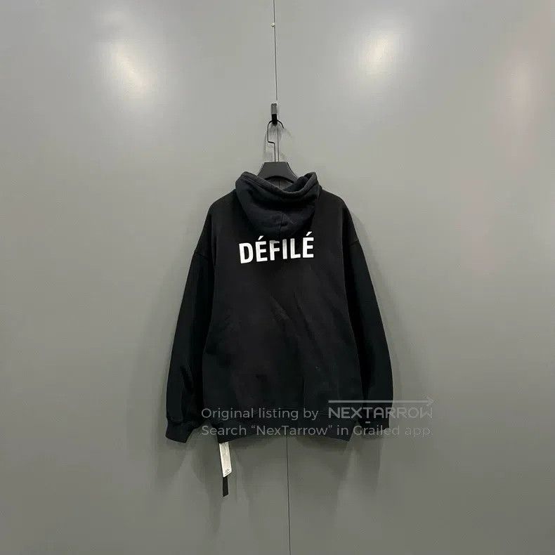 Balenciaga Balenciaga Black Small Logo Printed Hoodie XS Size Size US XS / EU 42 / 0 - 2 Thumbnail