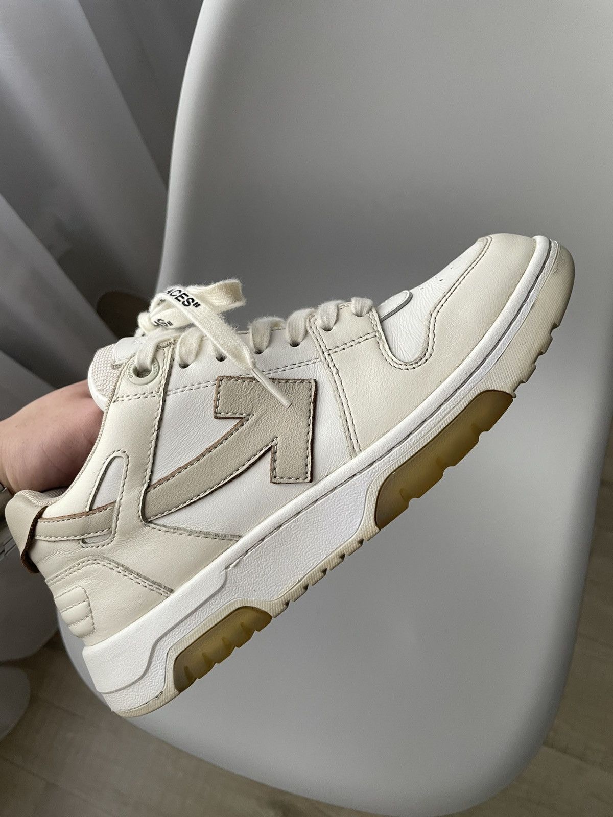 Off-White Out Of Office Beige/White men’s US 6,5 EU 39