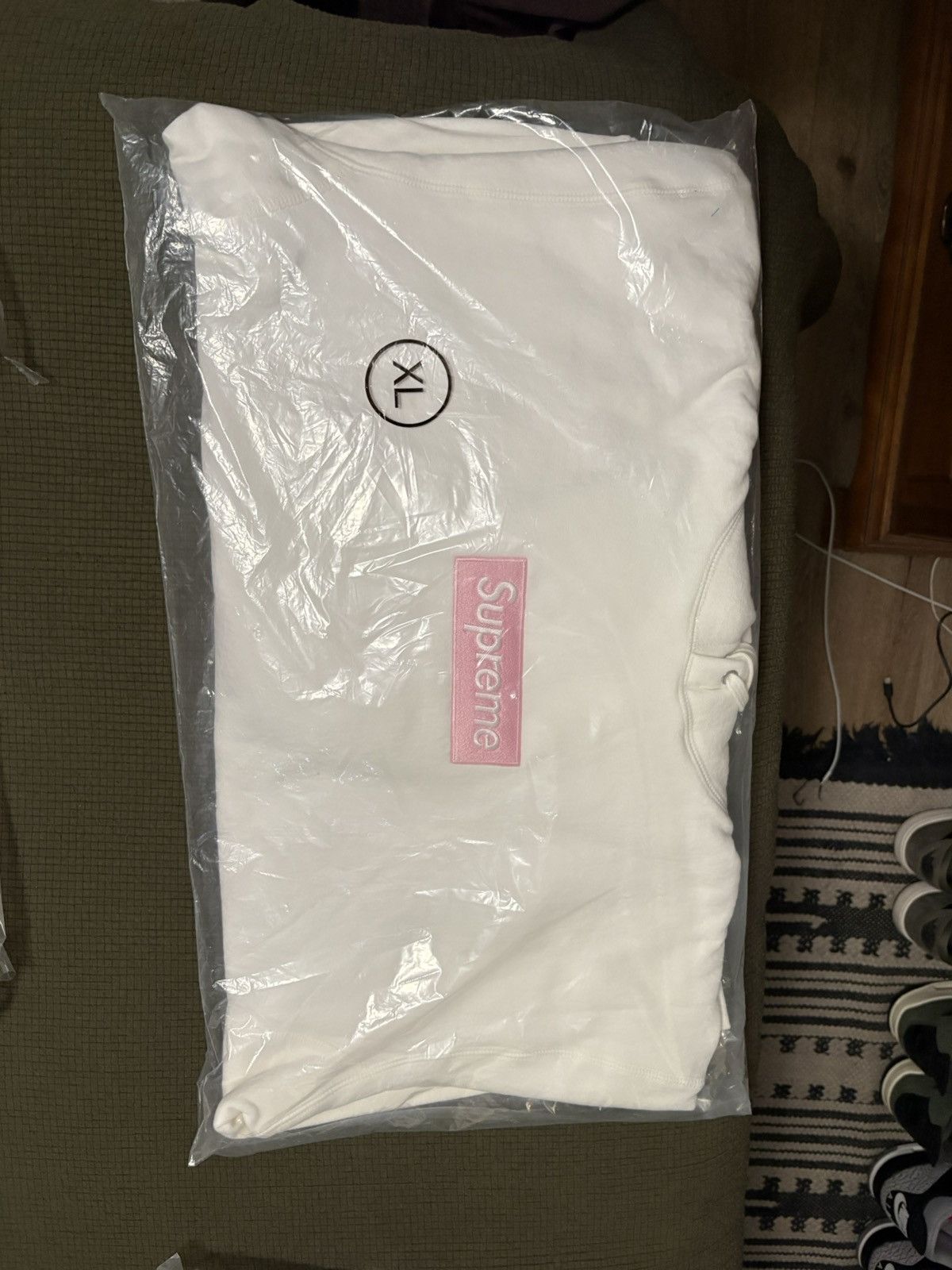 Supreme Supreme box logo white pink Size US XL / EU 56 / 4 - 1 Thumbnail