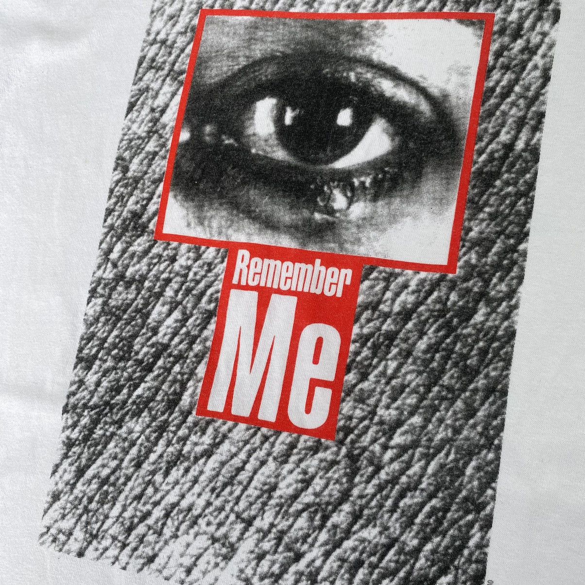 Vintage Vintage Barbara Kruger Remember Me T shirt Size US S / EU 44-46 / 1 - 4 Thumbnail