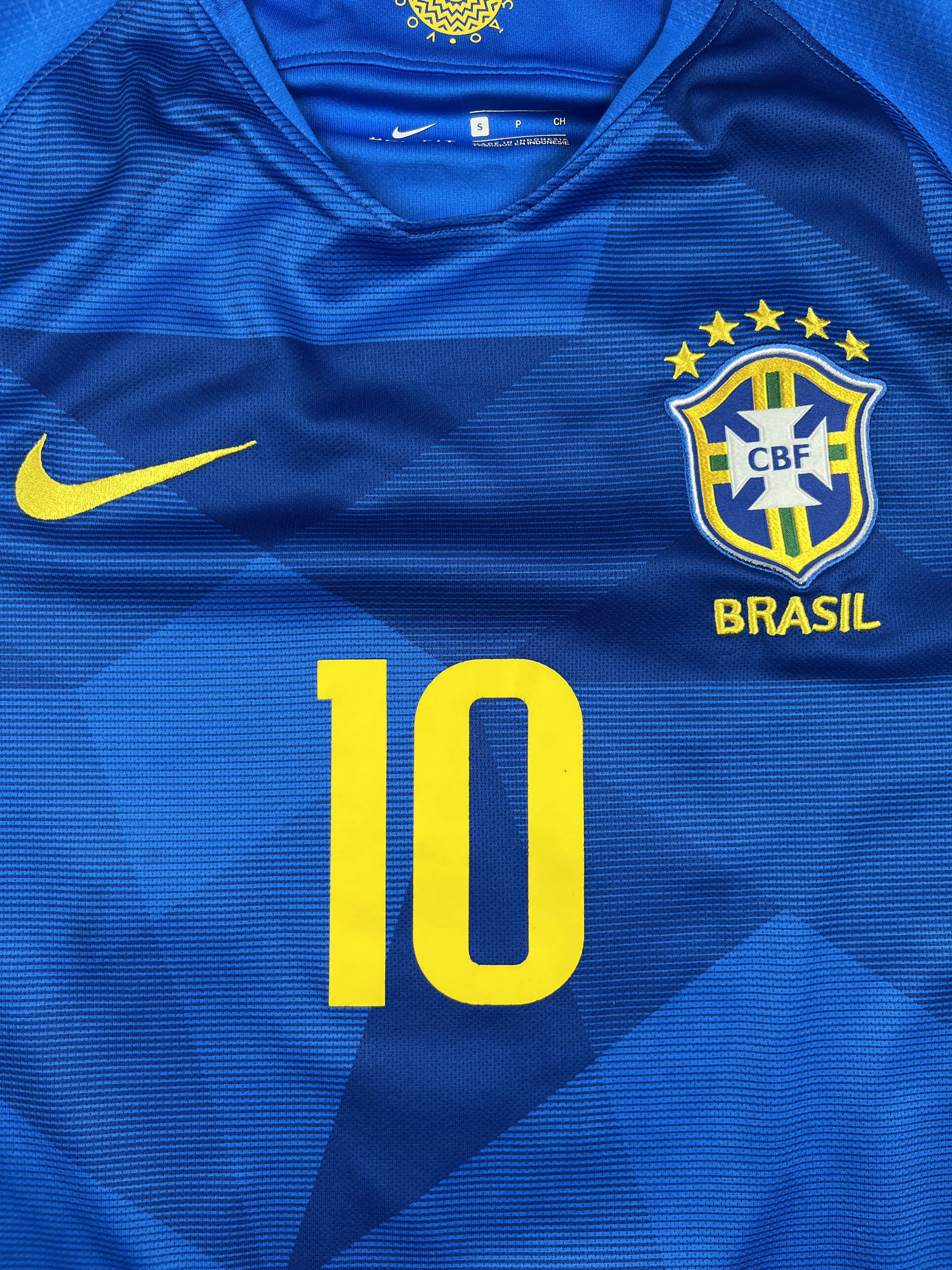 Nike BRAZIL 2018 2019 AWAY FOOTBALL SHIRT NIKE TEAM JERSEY Size US S / EU 44-46 / 1 - 3 Thumbnail