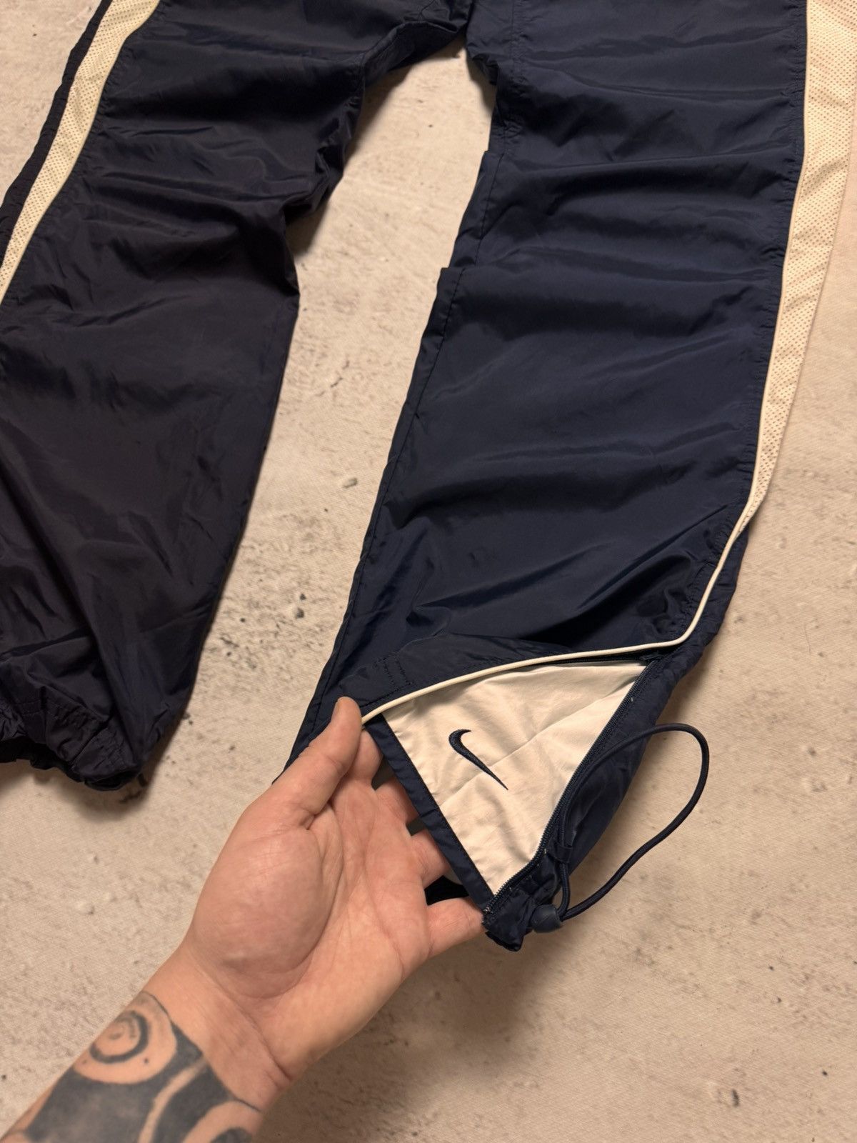 Nike × Vintage NIKE VINTAGE BASIC LOGO OVERSIZE BAGGY PANTS Size US 34 / EU 50 - 2 Thumbnail