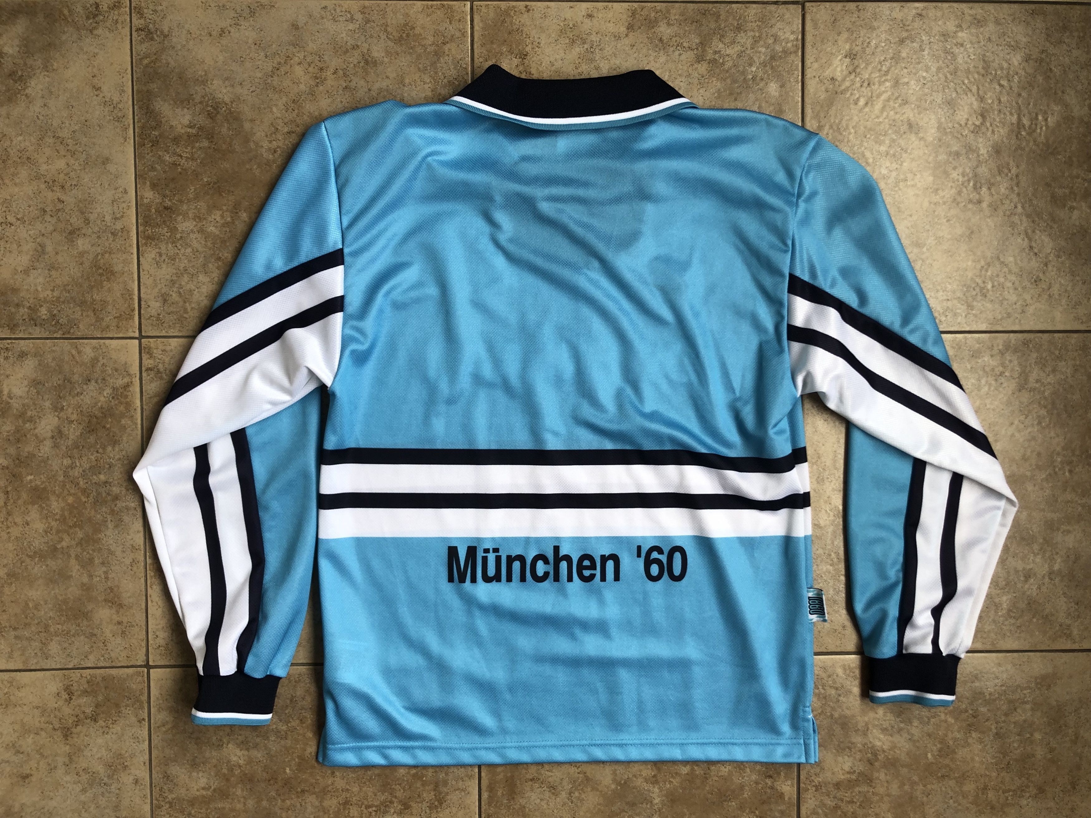 Nike 1860 Munich Home football shirt 1997-1998 Size S Size US S / EU 44-46 / 1 - 13 Thumbnail