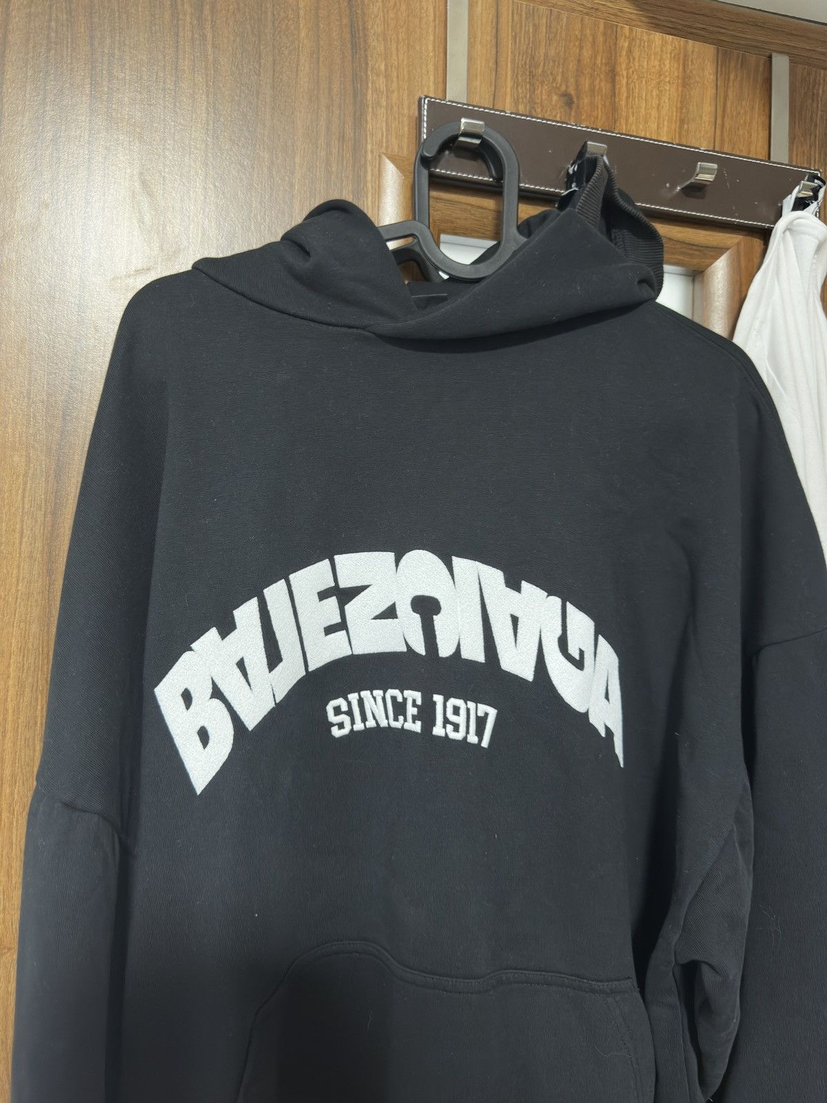 Balenciaga Balenciaga Reverse logo hoodie Size US M / EU 48-50 / 2 - 3 Thumbnail
