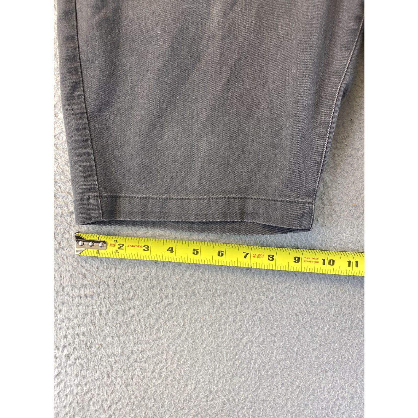 Volcom VOLCOM Mens Shorts Chino Flat Front 34 Gray Regular Inseam 9in Casual Outdoor Sports Pockets Size 34 I2-91-46 Size US 34 / EU 50 - 6 Thumbnail