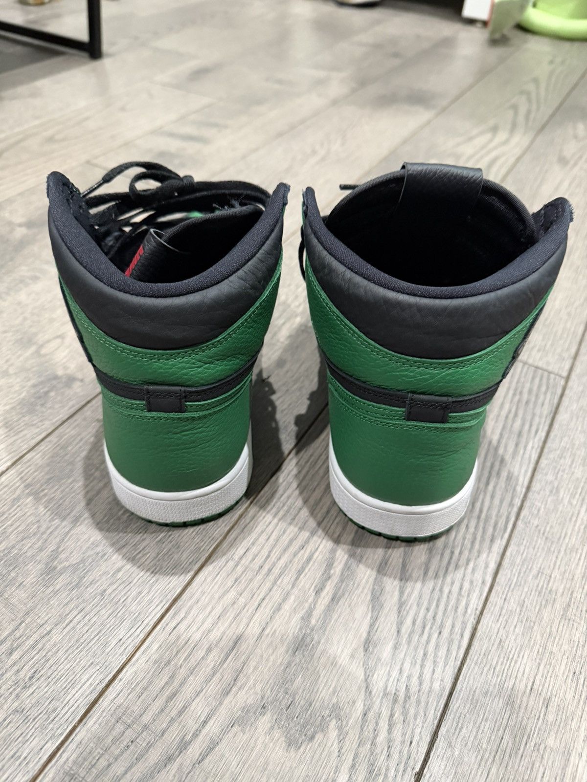 Nike Air jordan 1 pine green Size US 9 / EU 42 - 4 Thumbnail