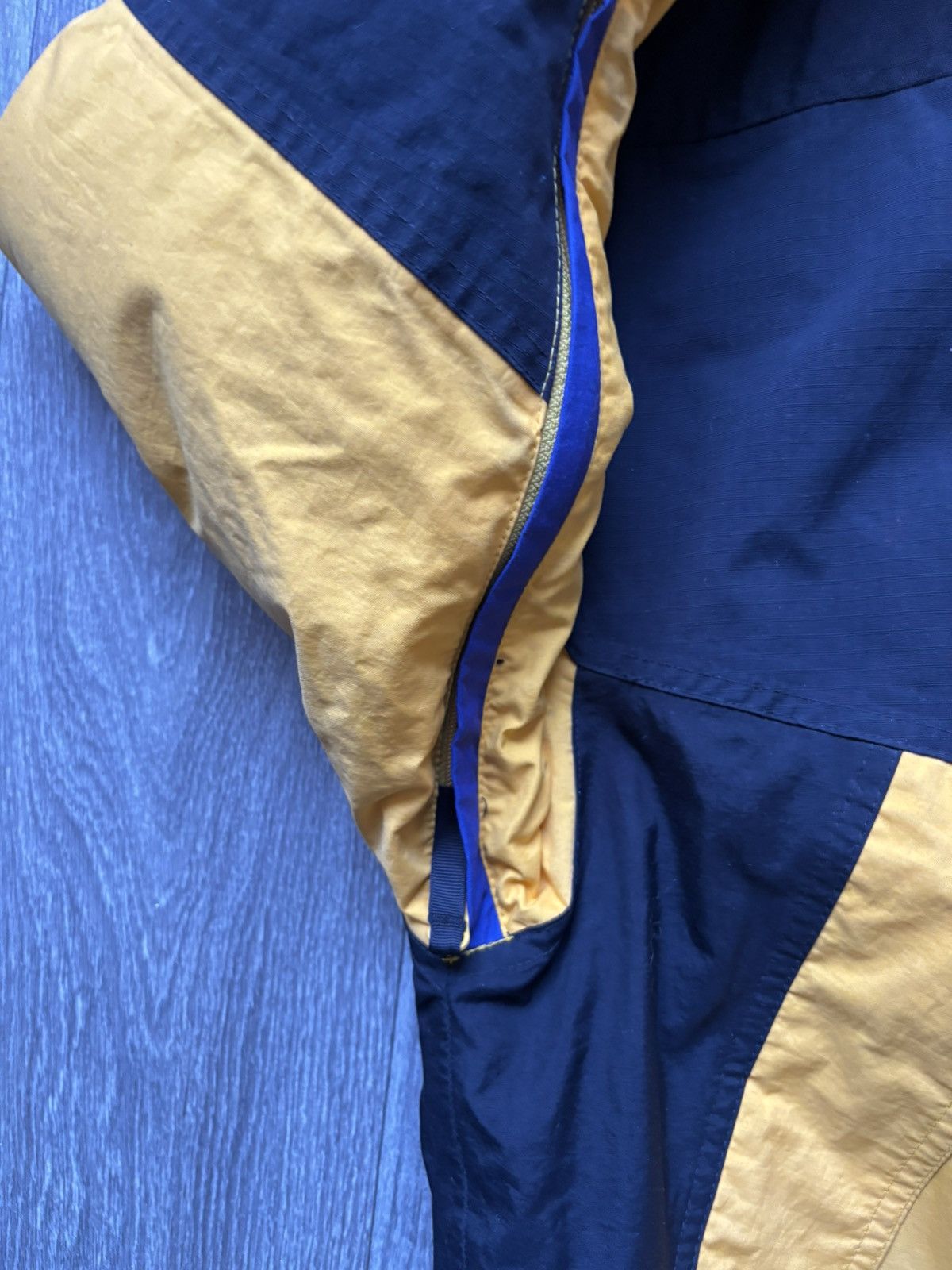 Helly Hansen Vintage Helly Hansen Helly Tech Thinsulate Liteloft Jacket Size US L / EU 52-54 / 3 - 7 Thumbnail