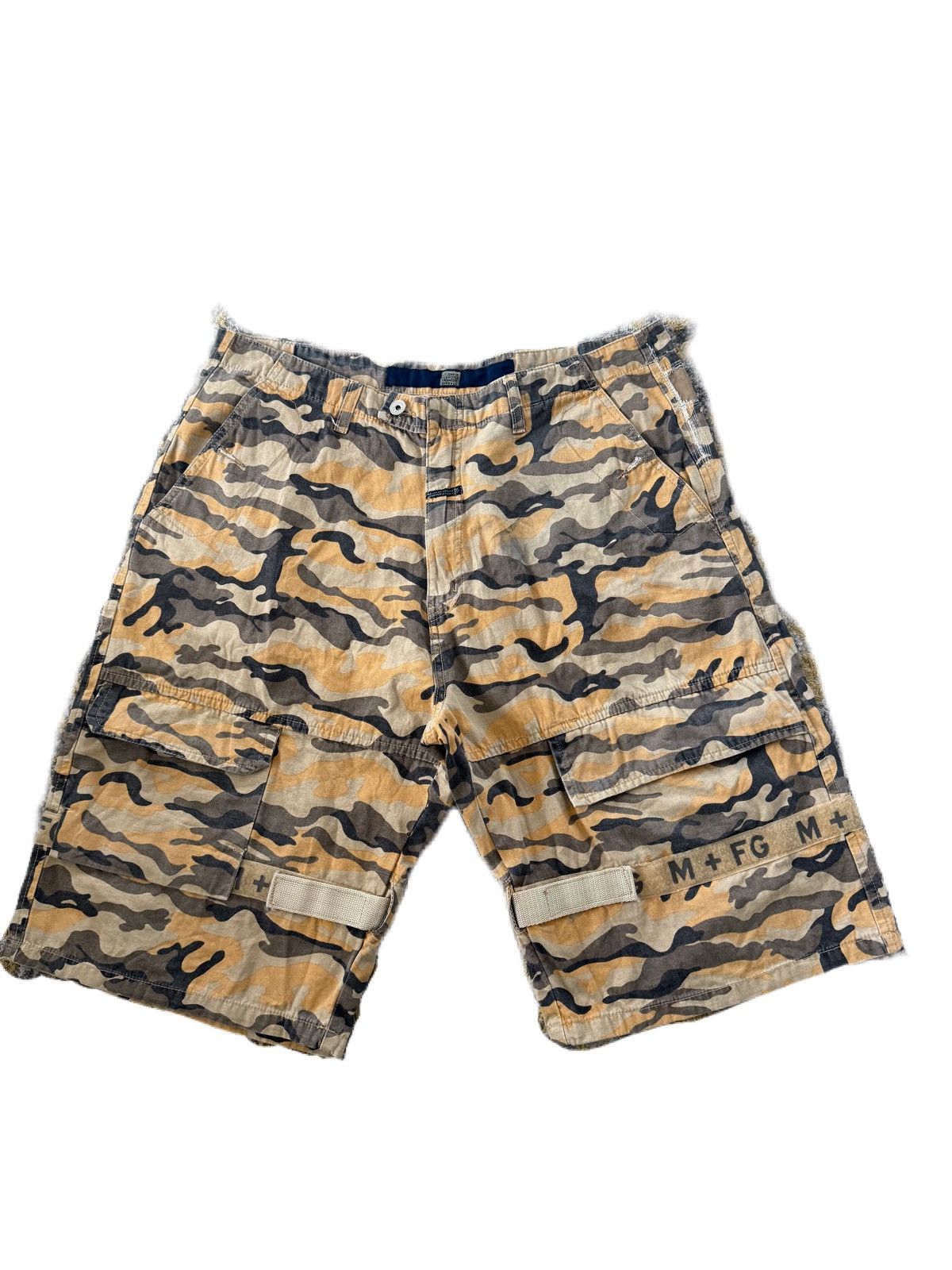 Marithe + Francois Girbaud MFG CAMOUFLAGE SHORTS CARGO STYLE Size US 36 / EU 52 - 1 Thumbnail
