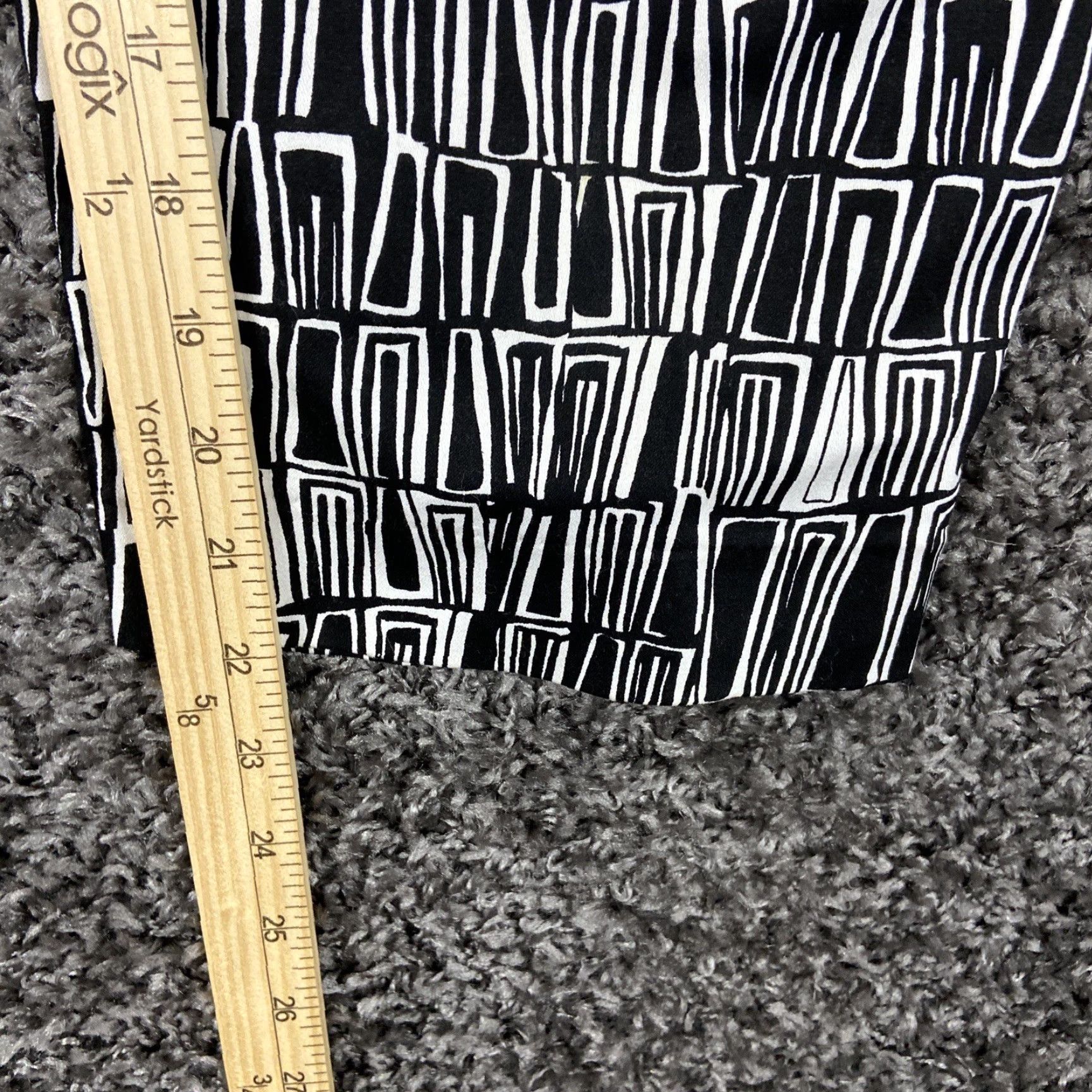 Coldwater Creek Coldwater Creek Capris Women’s 10 Black White Multicolor Capri Women’s 10 Size ONE SIZE - 7 Thumbnail