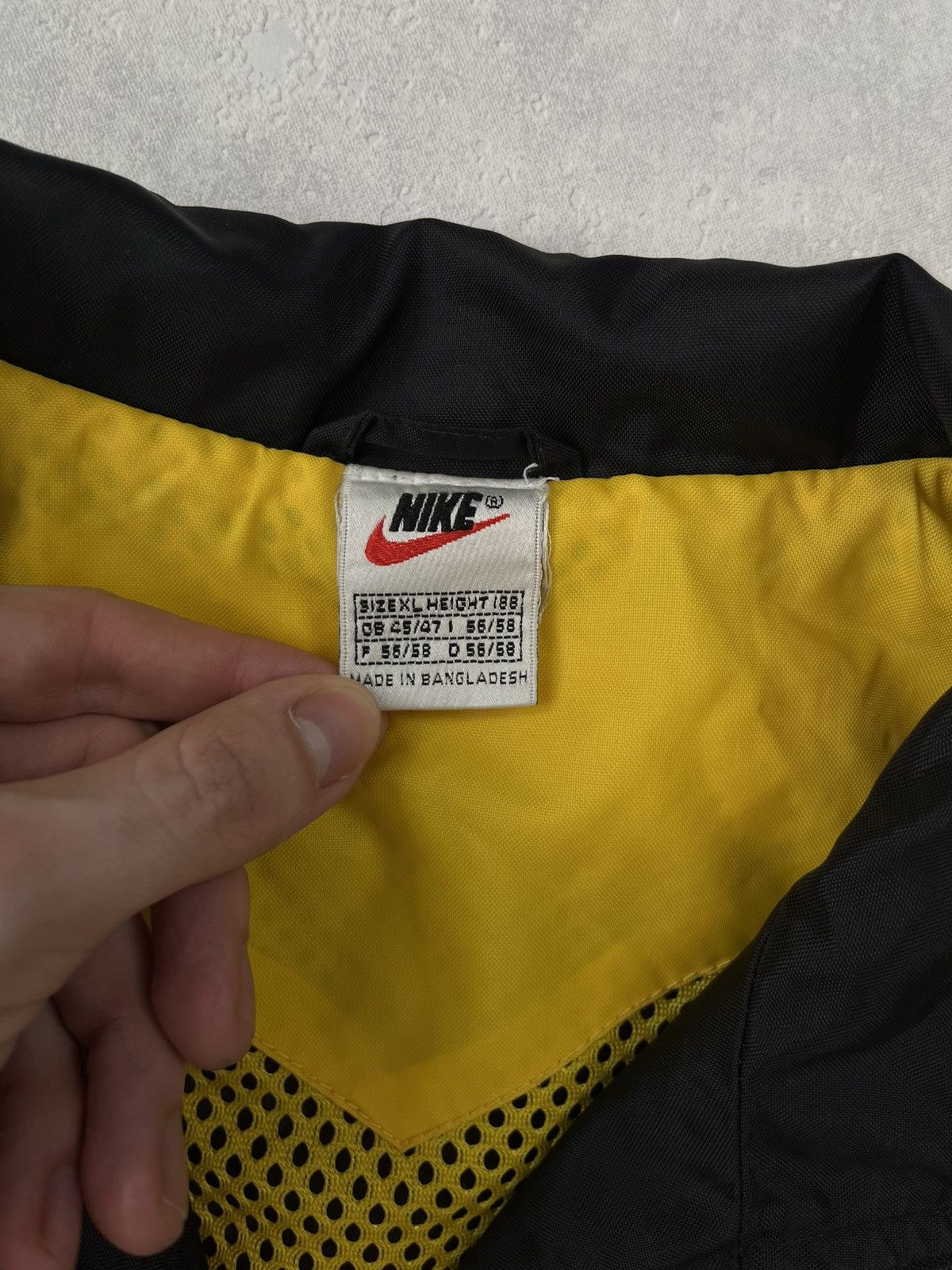 Nike 90’s NIKE BIG BACK SWOOSH LOGO OVERSIZED RETRO TRACK JACKET Size US XL / EU 56 / 4 - 4 Thumbnail