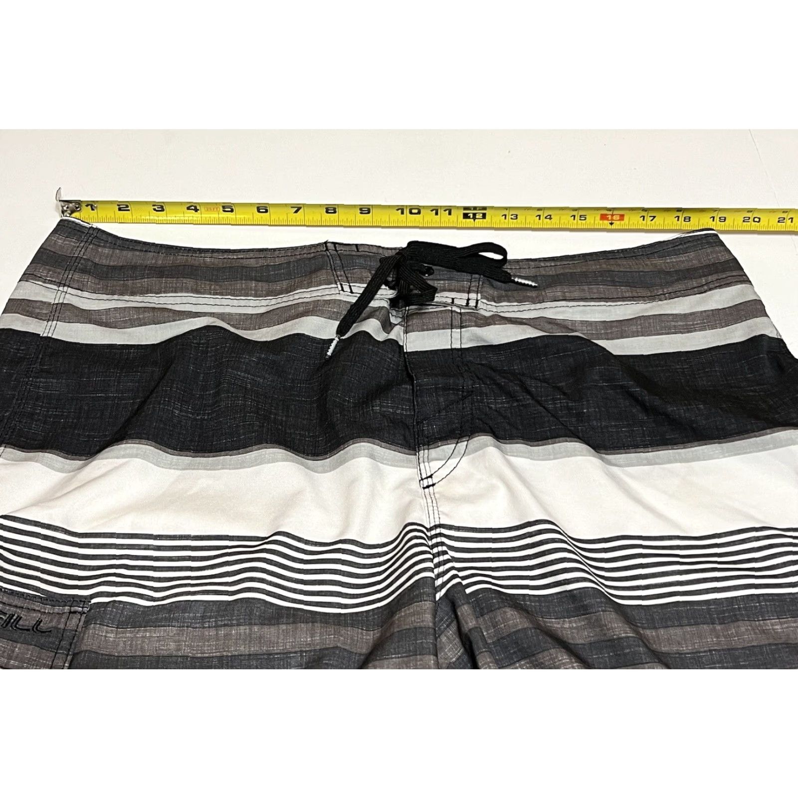 O'Neill O'Neill Board Shorts Men's Size 38 Gray White Striped Cargo Pocket Swim Unlined Polyester Blend Microfiber 90s Lifeguard Beach Athletic Size US 38 / EU 54 - 3 Thumbnail