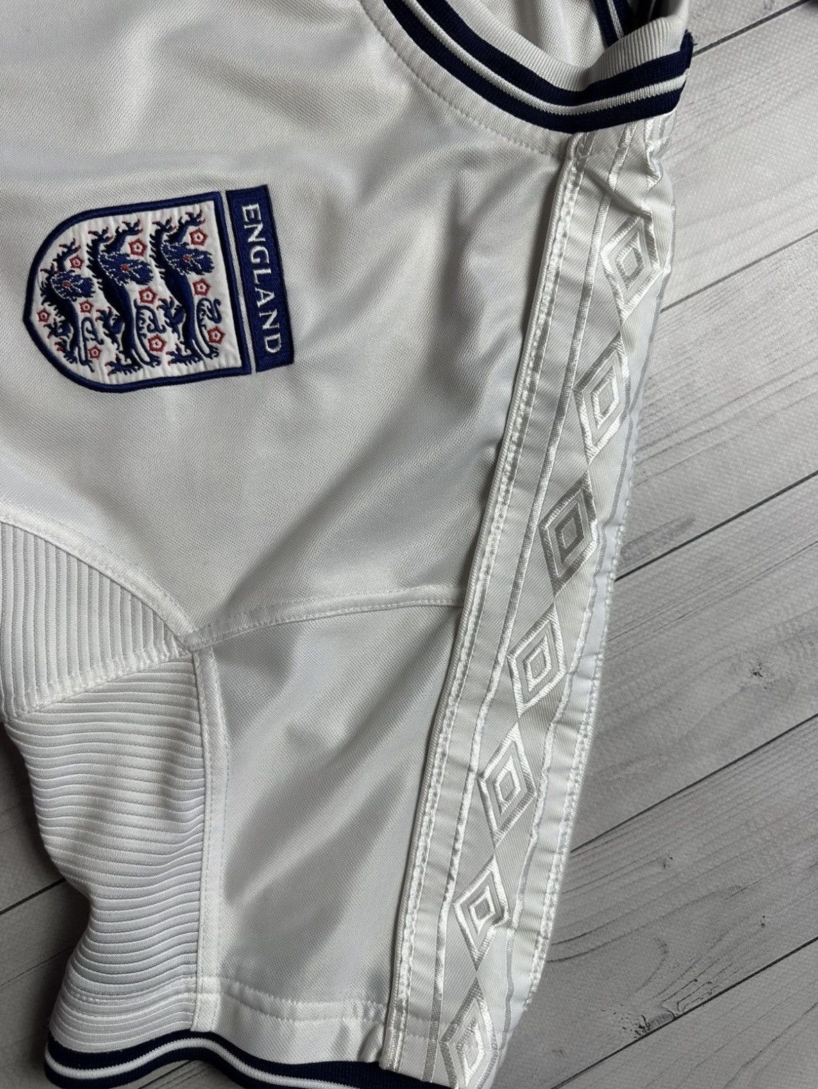 Umbro × Vintage Vintage England soccer jersey Umbro size M white Size US M / EU 48-50 / 2 - 7 Thumbnail