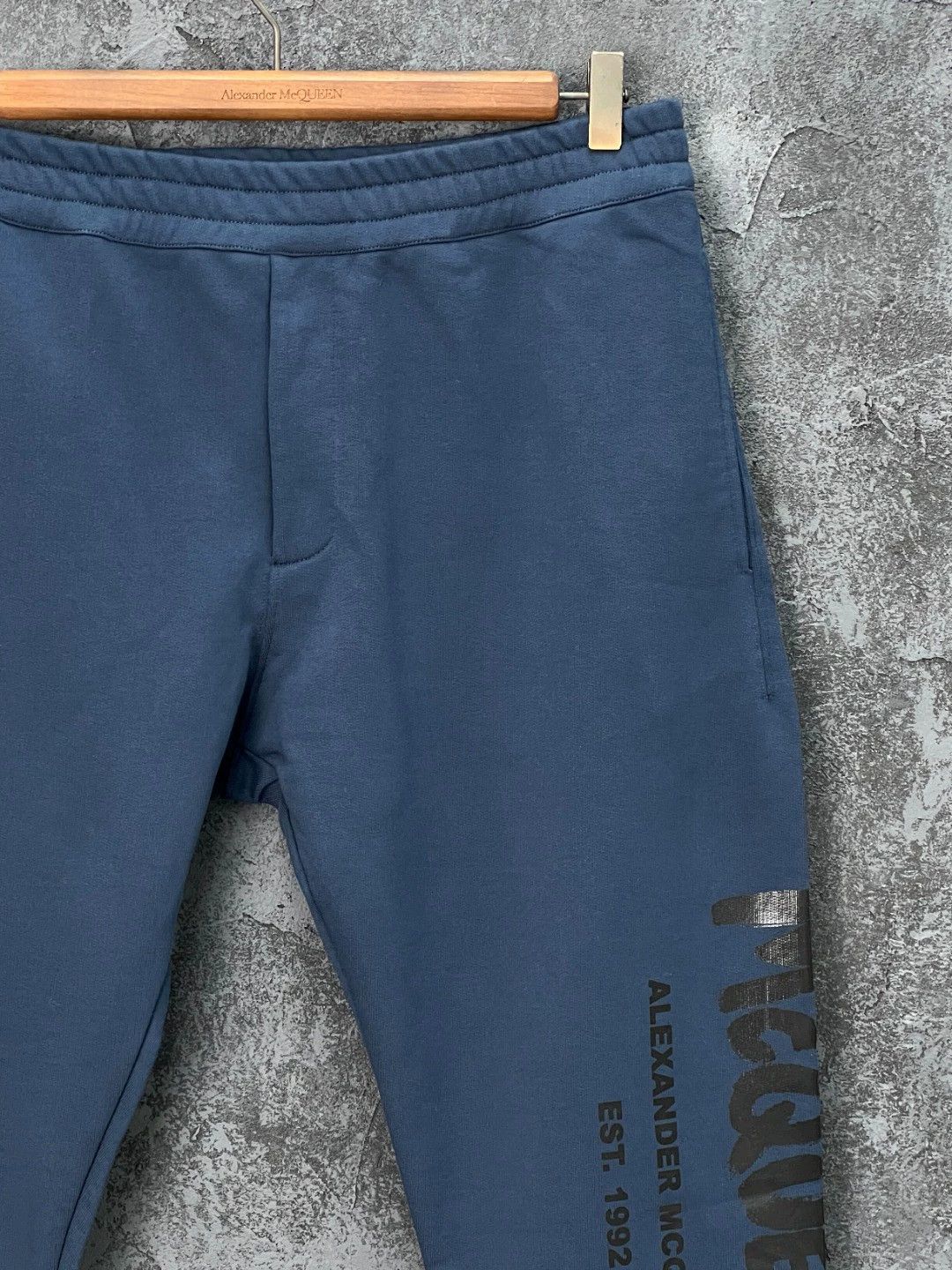 Alexander McQueen Alexander McQueen logo print cotton sweatpants Size 26" / US 2 / IT 38 - 3 Thumbnail