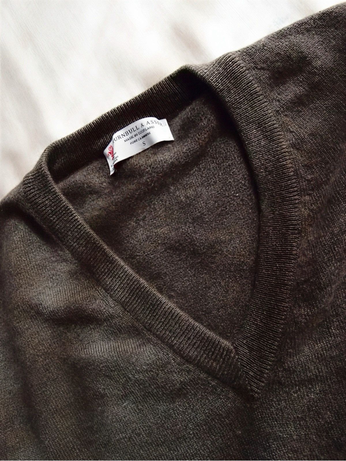 Turnbull & Asser Turnbull & Asser Cashmere V-Neck Jumper Made in Scotland Size US S / EU 44-46 / 1 - 4 Thumbnail