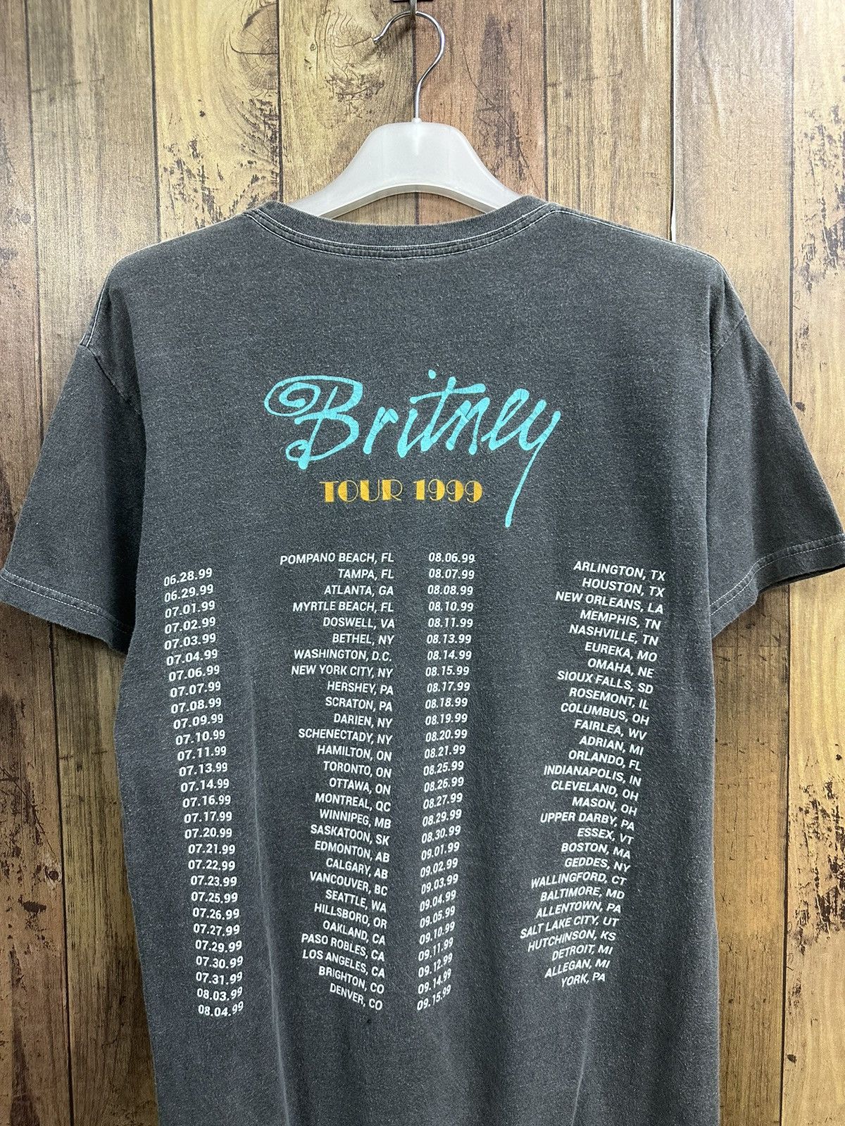Band Tees Britney Spears Tour 1999 Underlicense Tee A549 Size US S / EU 44-46 / 1 - 4 Thumbnail