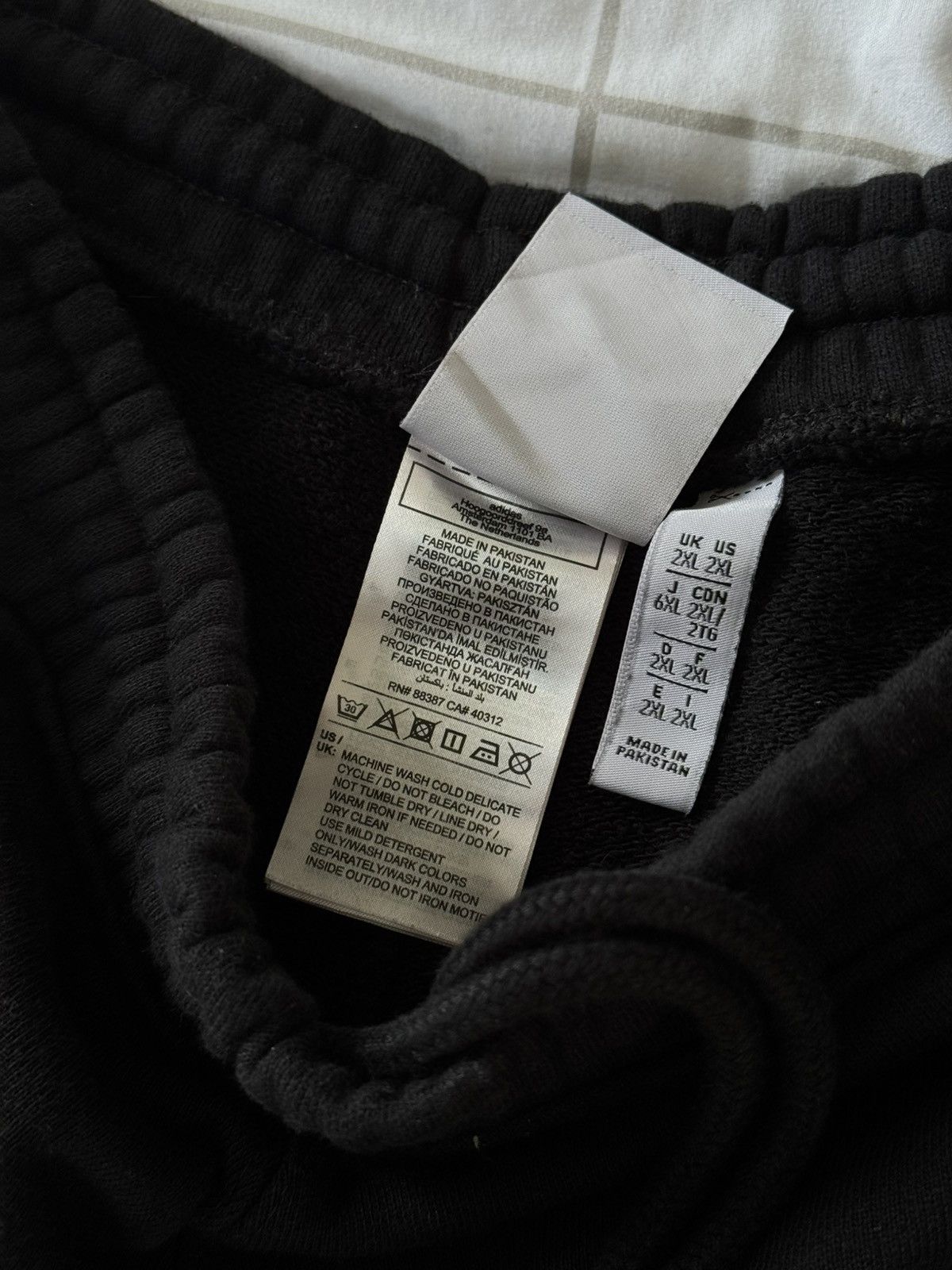 Adidas Adidas Baggy Shorts Balenciaga Style Cotton M/L size Japan Size US 34 / EU 50 - 16 Thumbnail